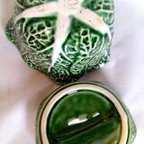 Pot in dabbling cabbage leaf