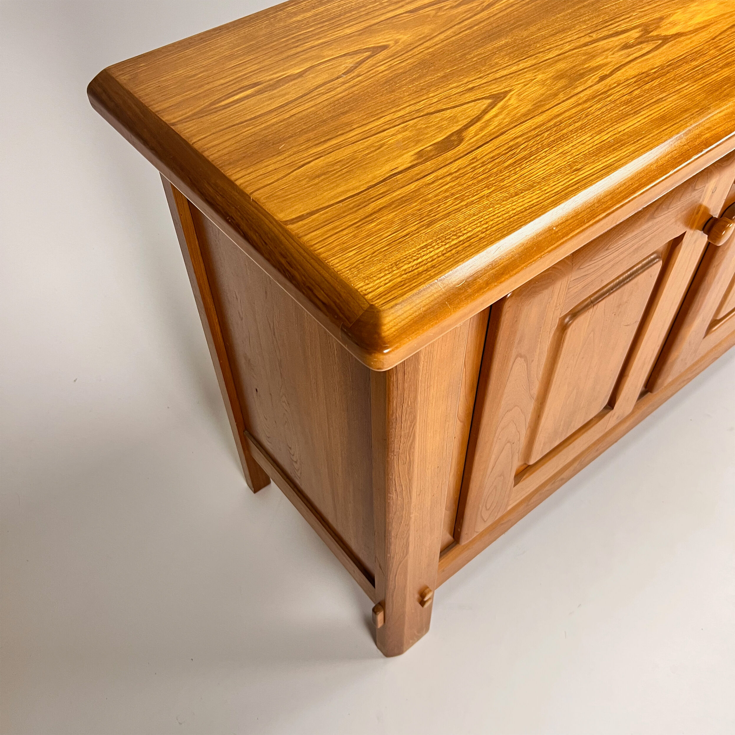 France Maison Raigan Style Elm Sideboard, 1970s