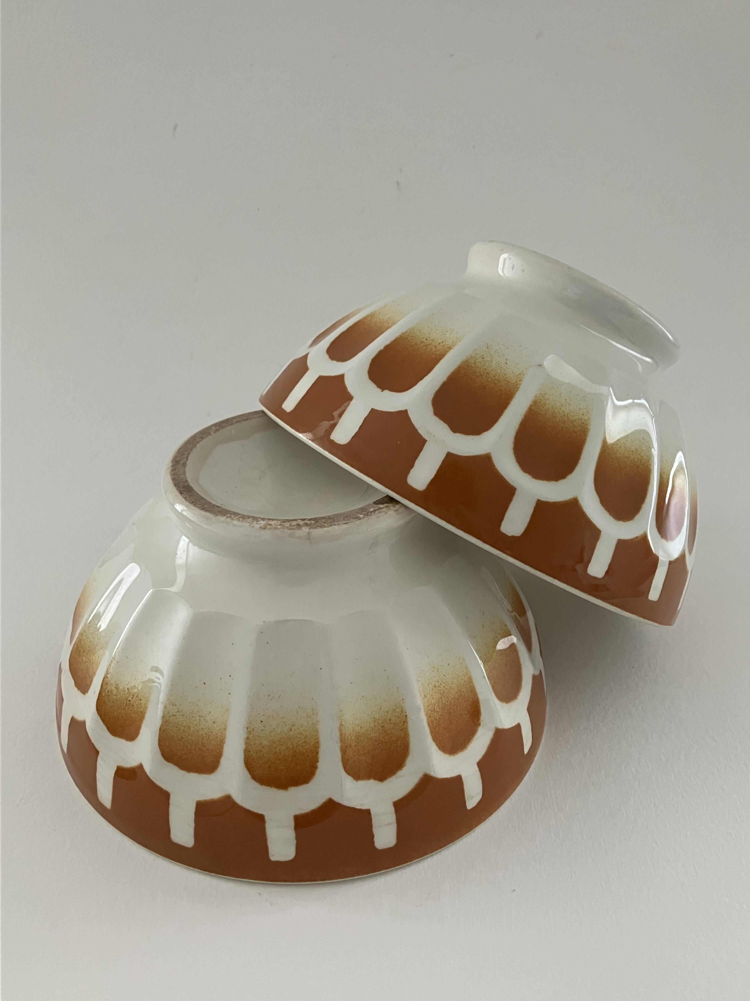 Paire d'anciens bols