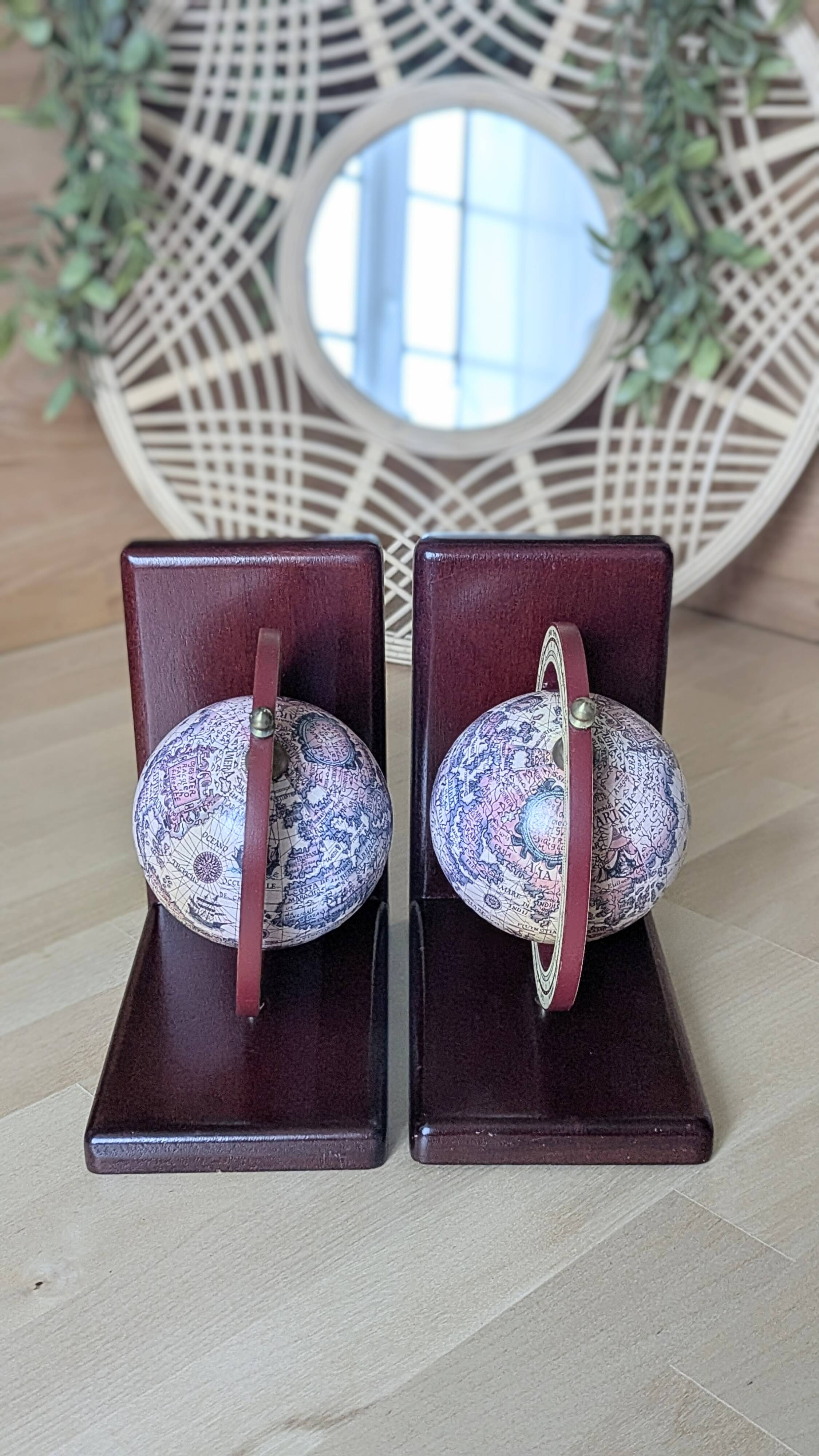 Pair of globe bookends (D-0043)