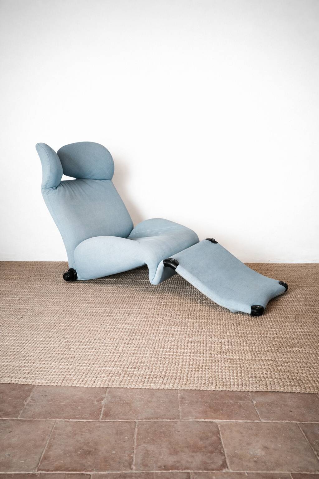 Cassina 111 Wink armchair by Toshiyuki Kita