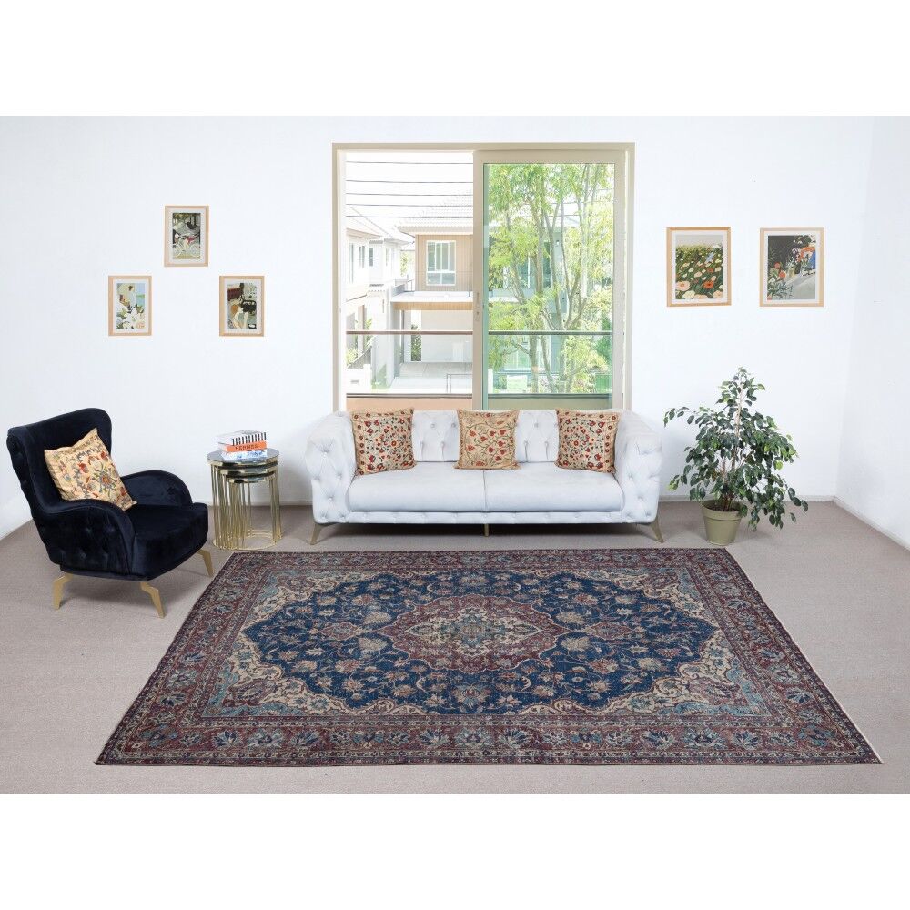 Traditional Vintage Handmade Turkish Area Rug. Hand-knotted Wool Carpet with Medallion Design