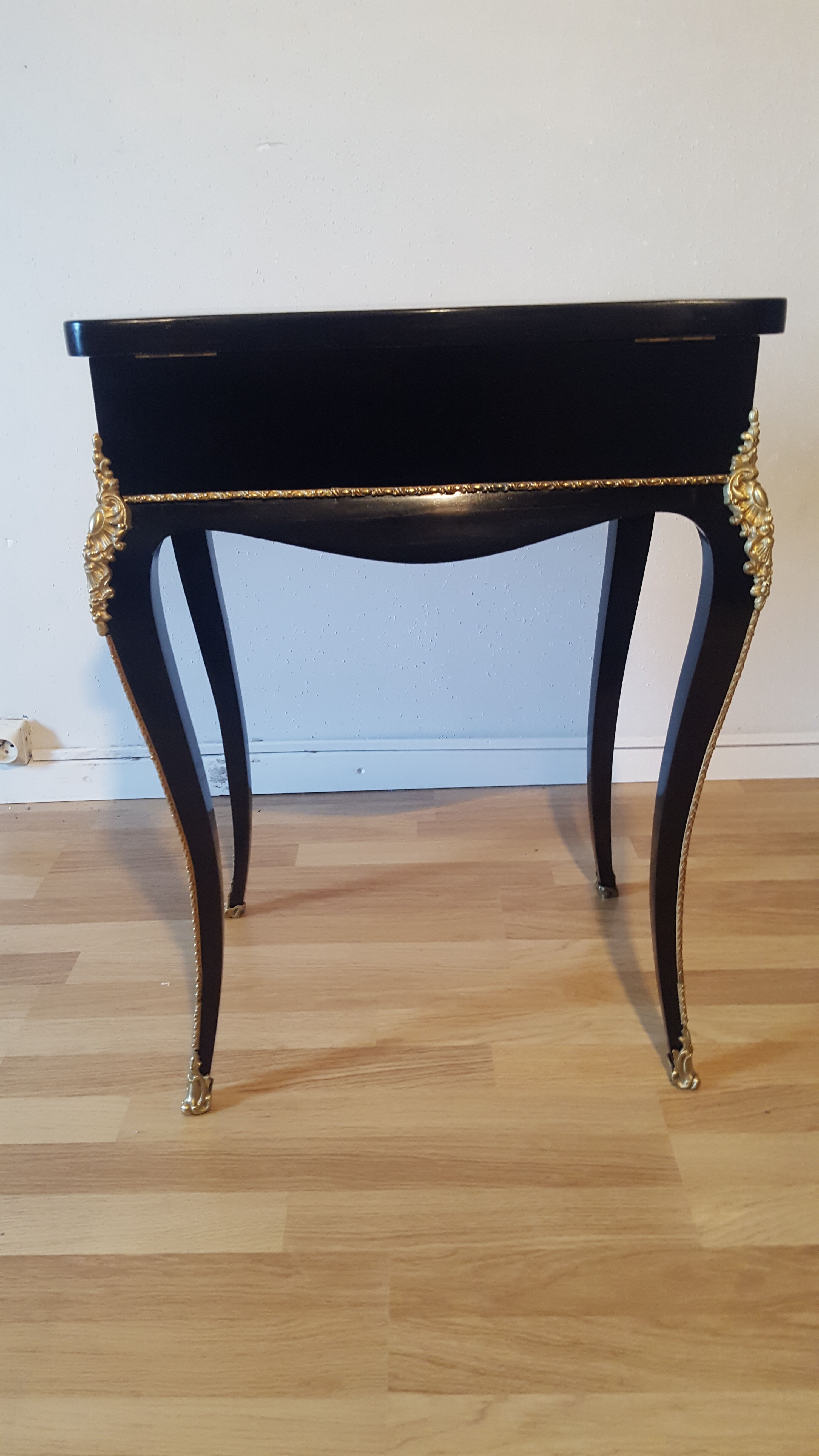 Table travailleuse Napoléon III stamped "TAHAN Paris"