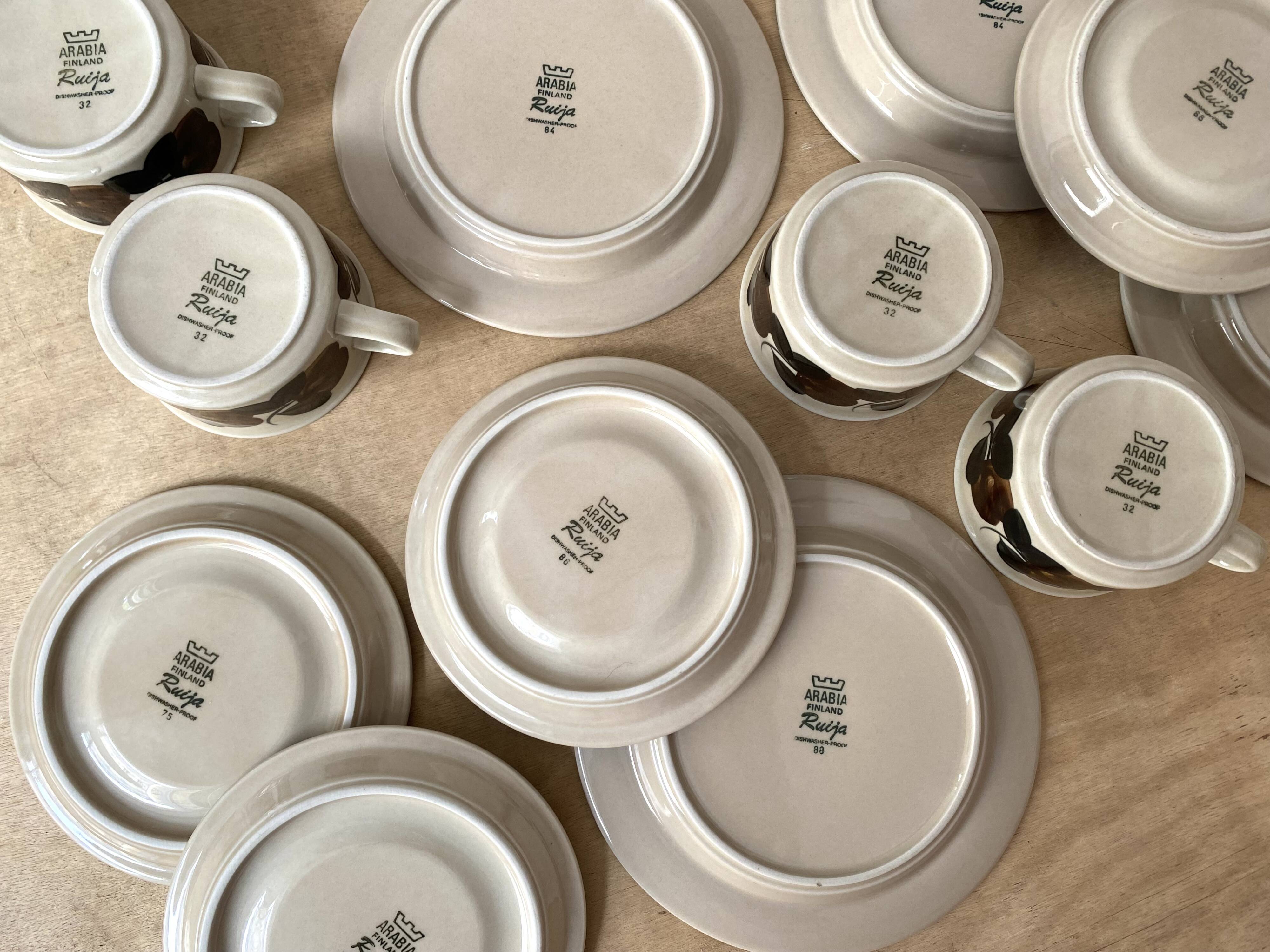 Service of 4 RUIJA Arabia Finland tea cups 70s, vintage ceramic cups