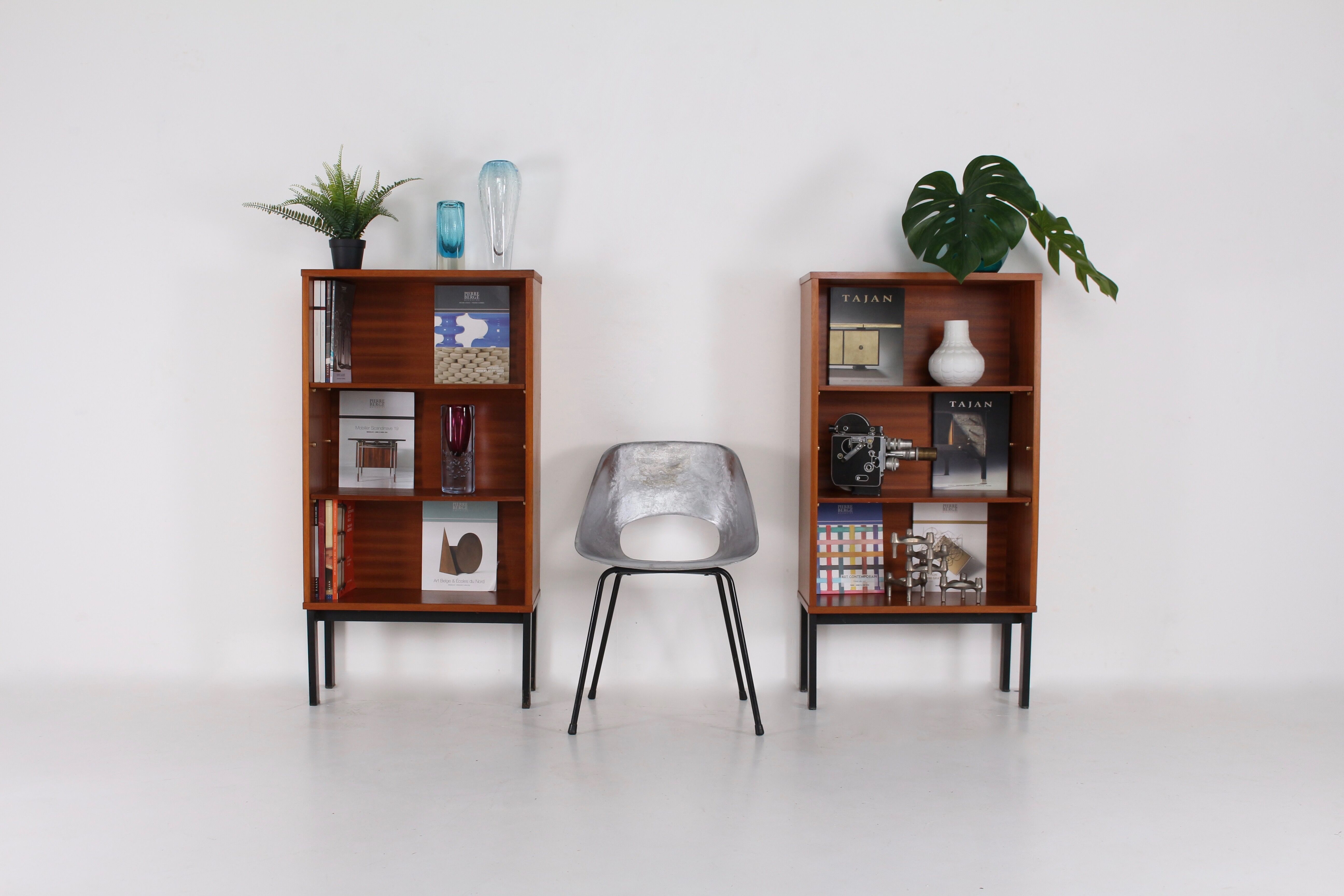 Pair of bookshelves Pierre Guariche for Meurop