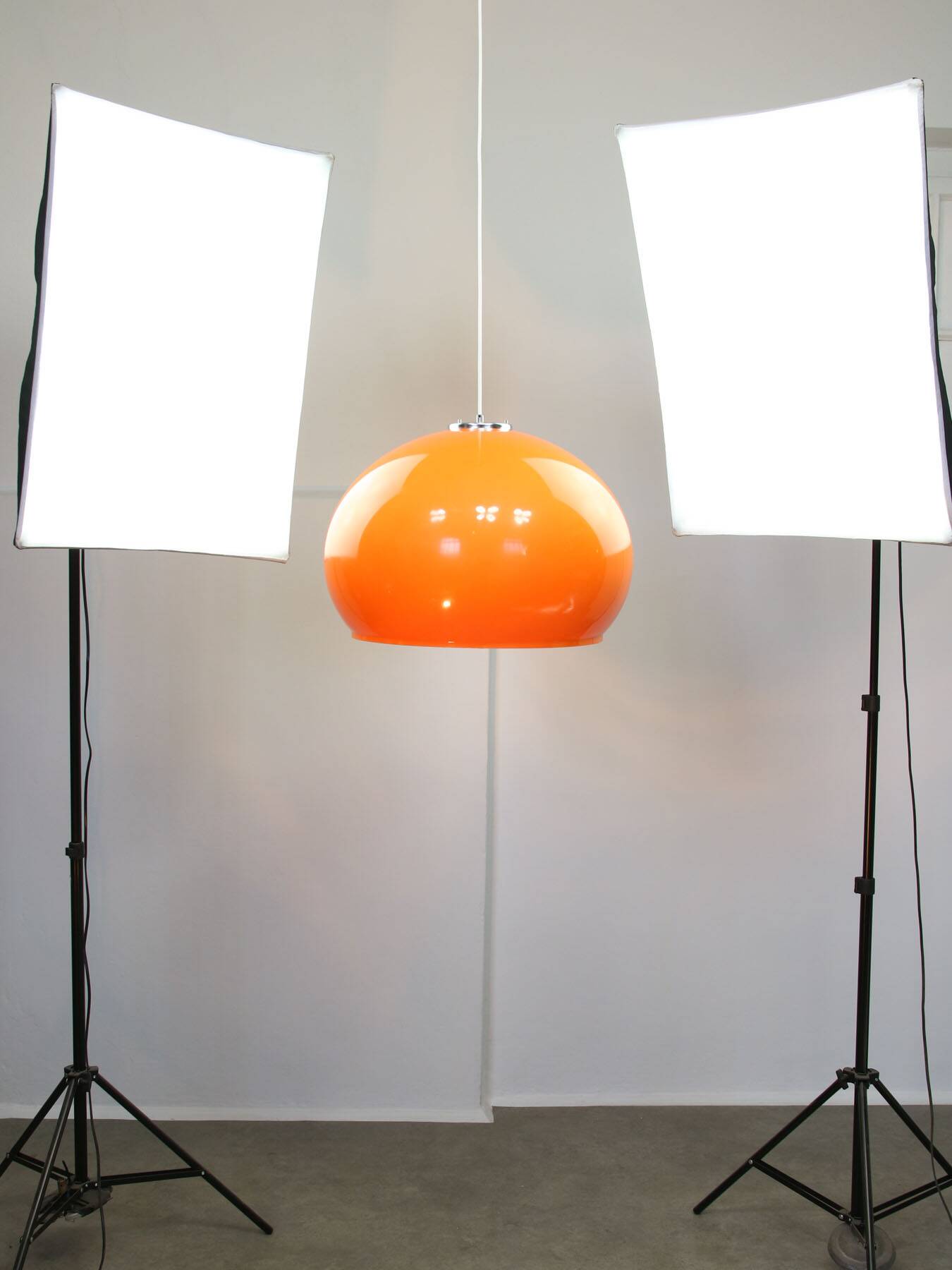 Suspension géante orange Space Age de Guzzini, années 70