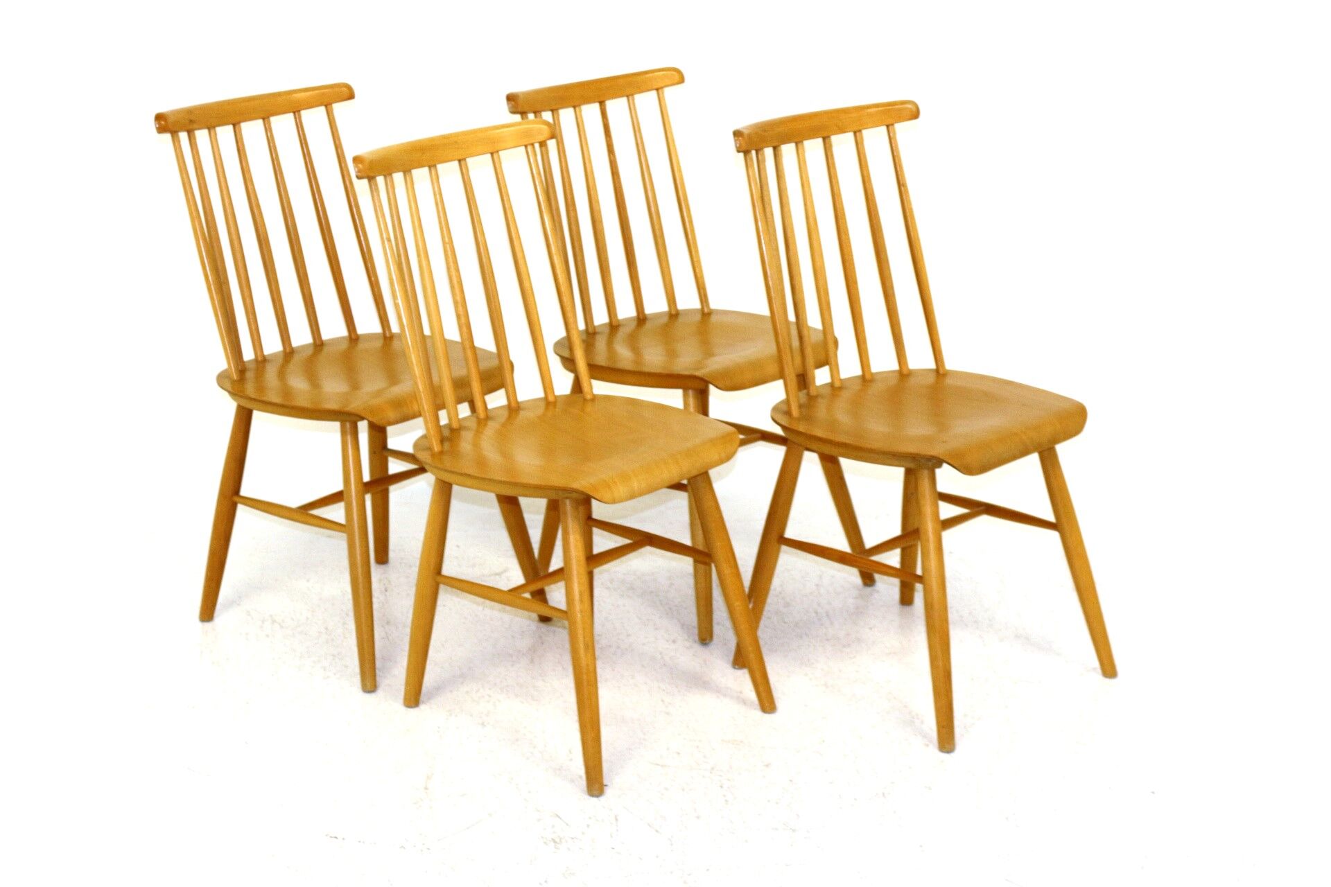 Set de 4 chaises "Pinnstol" en hêtre Suède 1960