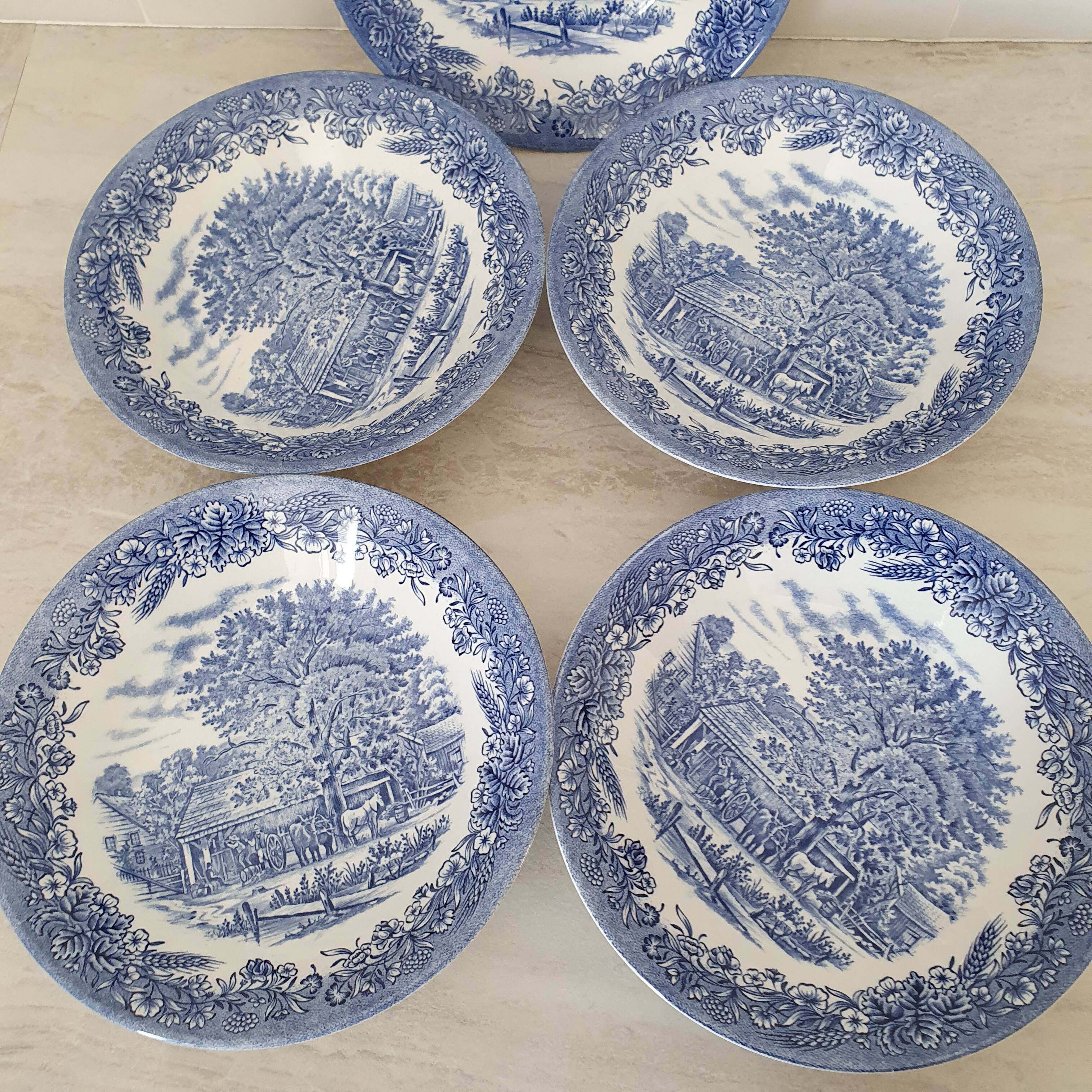 Churchill / Deep plates in English porcelain