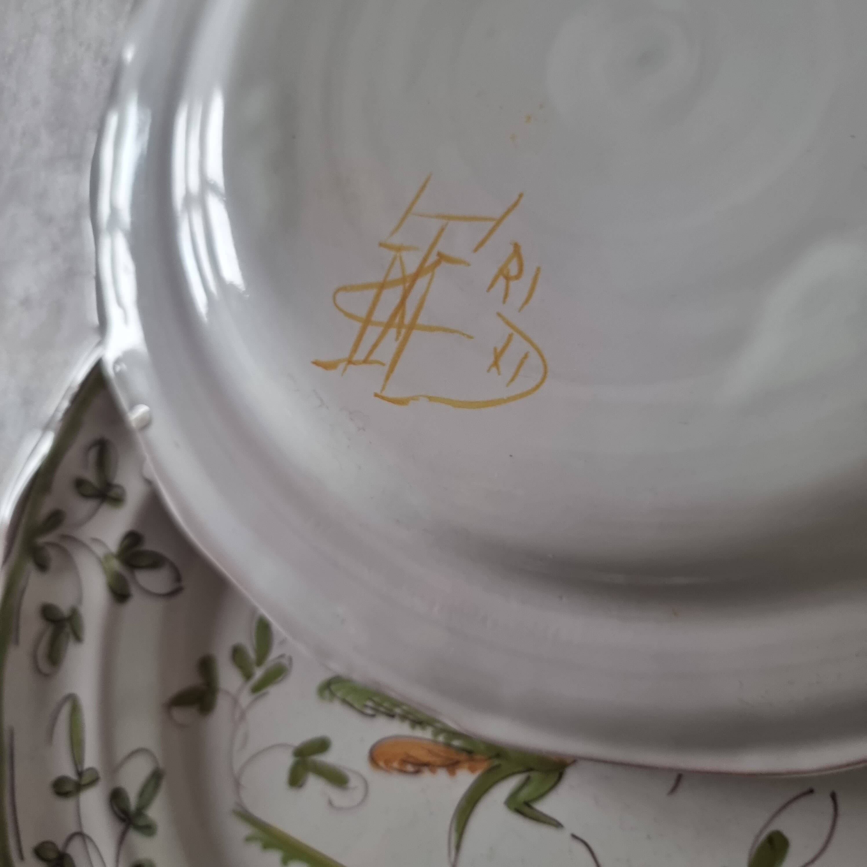 Set of 6 plates in French earthenware or painted Moustiers ceramic