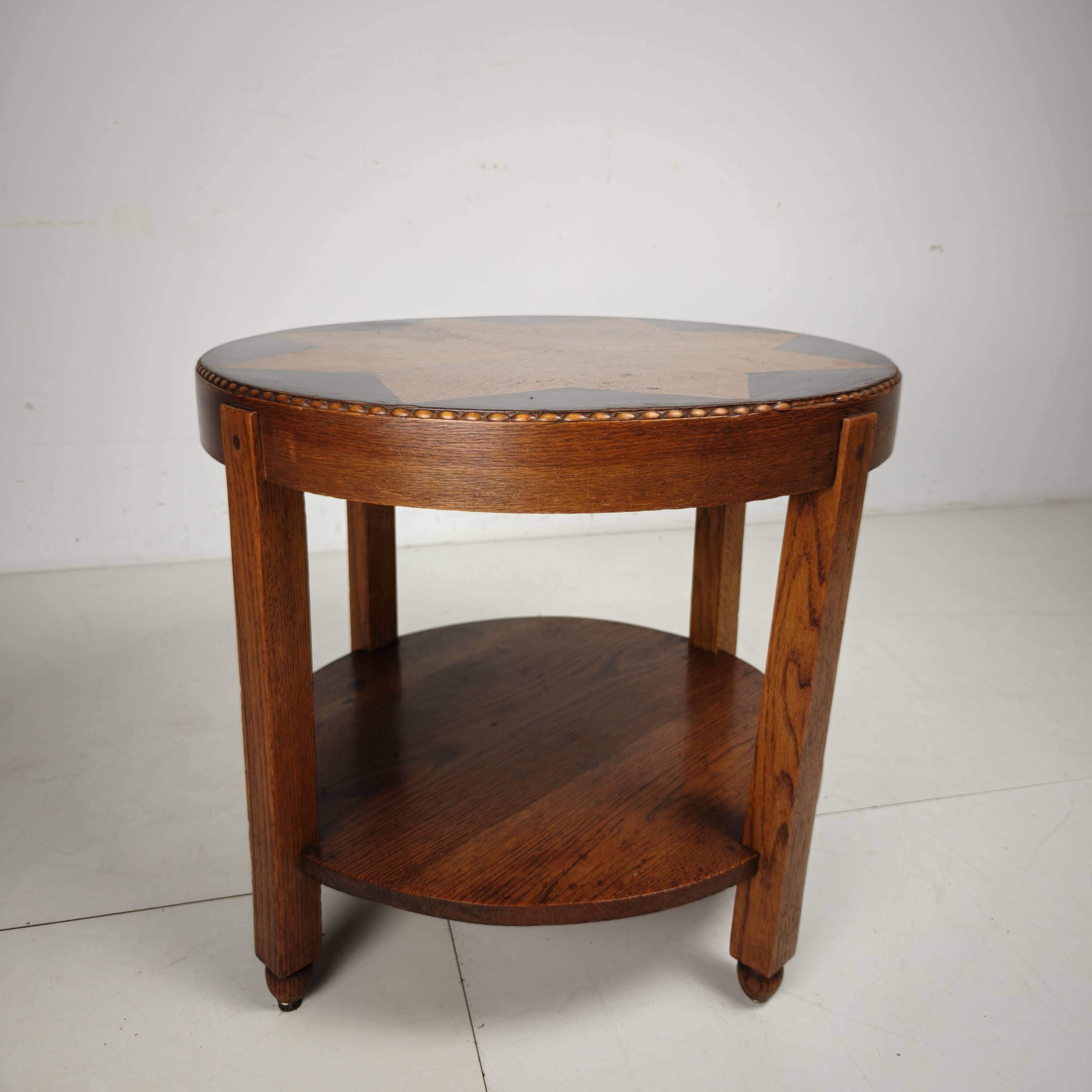 Table d'appoint Amsterdam School / Art Déco avec plateau incrusté d'étoiles vers 1920