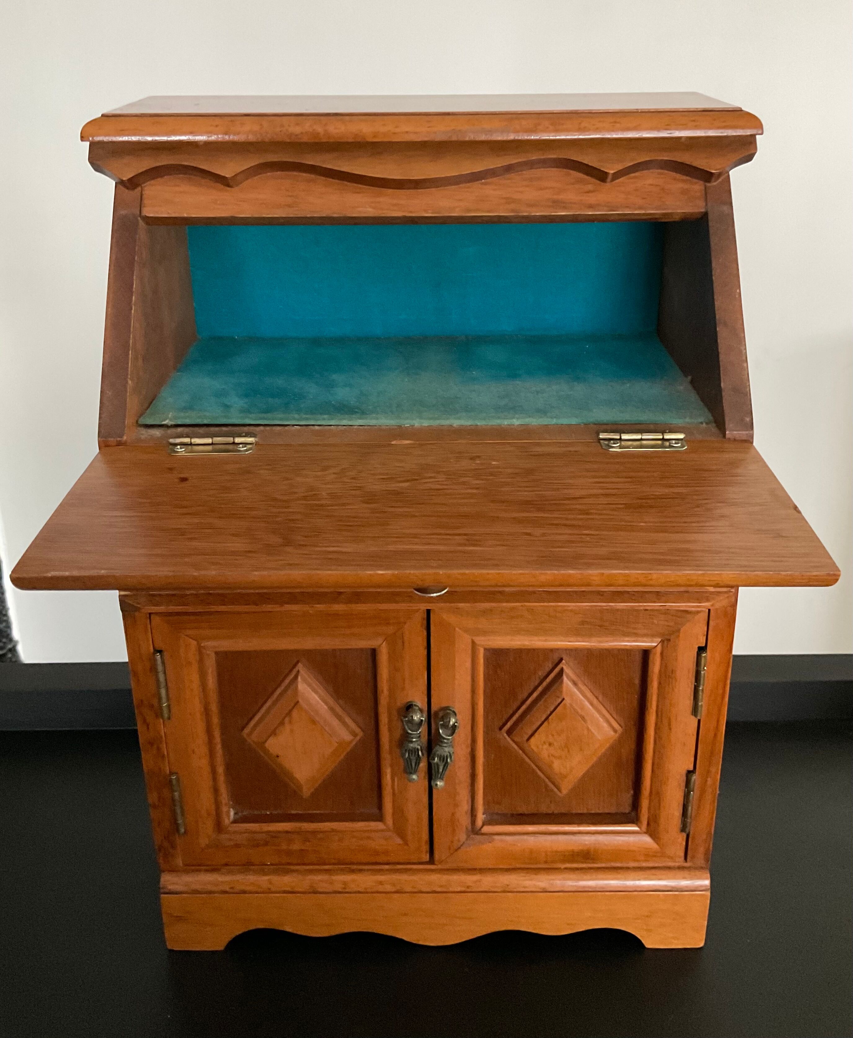 Vintage wooden jewelry box