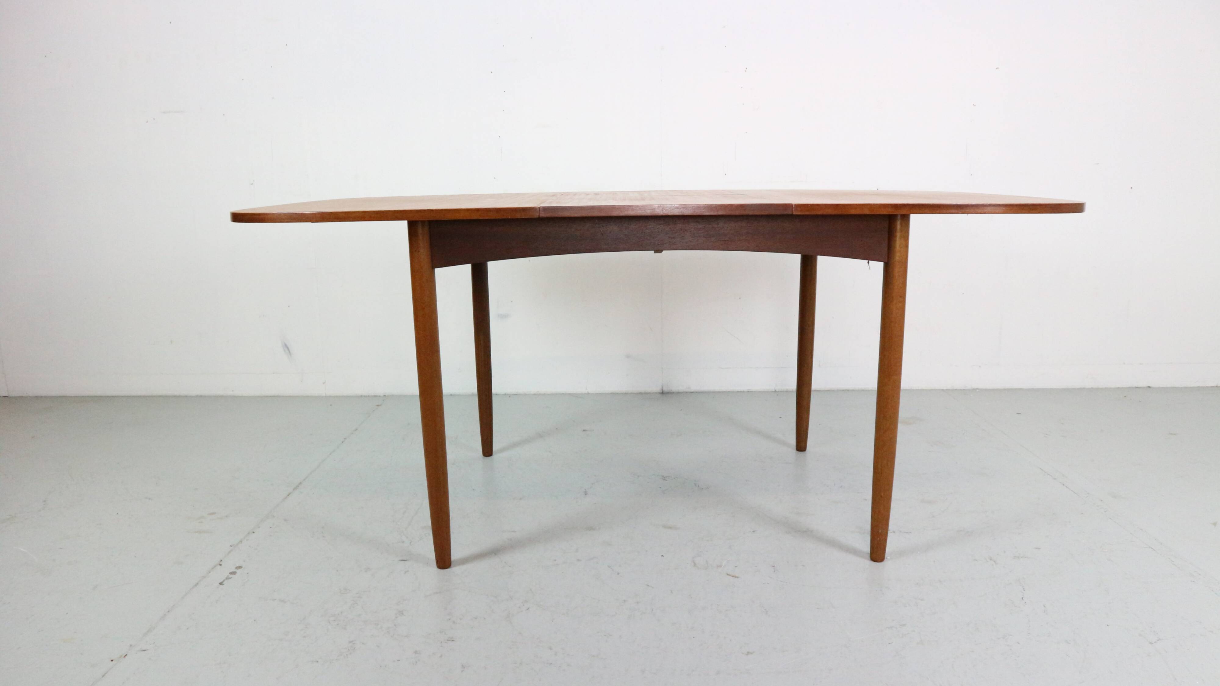 Mid- Century Modern Teak OvalExtendable Dinning Table By G Plan, 1960's