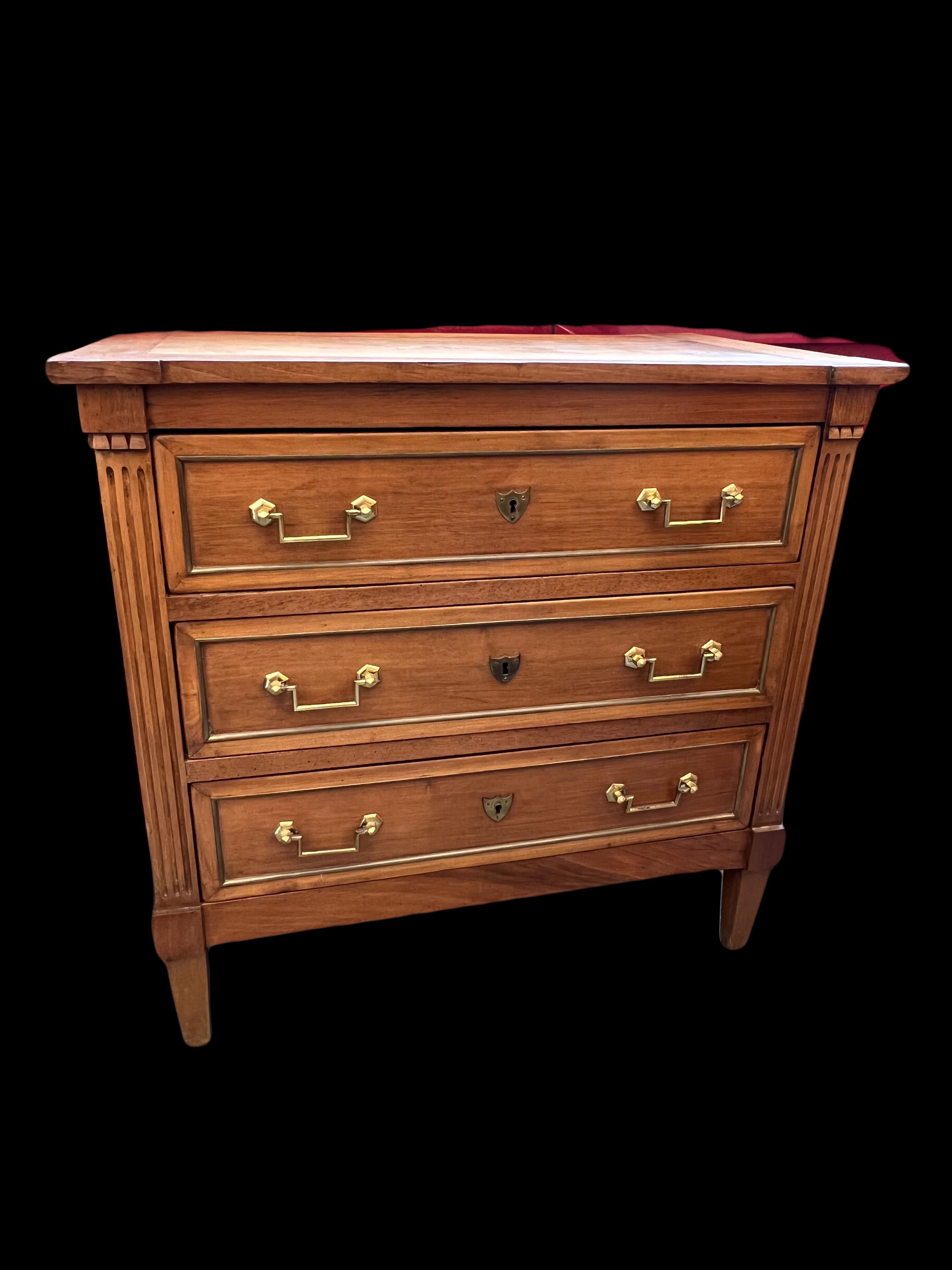 Chest of drawers louis XVI style, early twentieth in solid walnut
