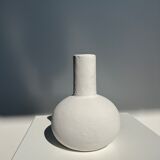Handmade soliflore drop vase in terracotta painted white h:20 d:15