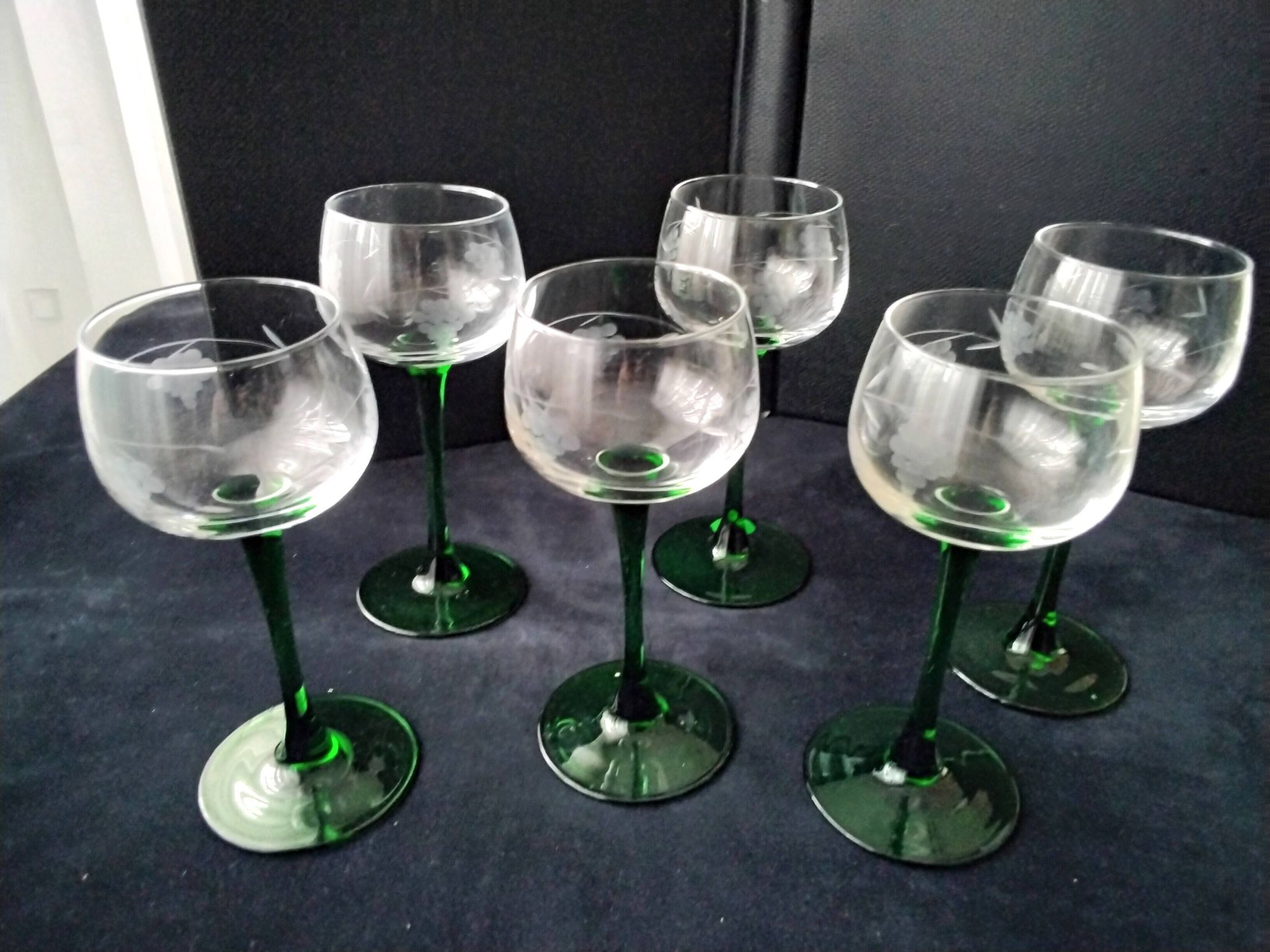 6 engraved white wine glasses from Alsace