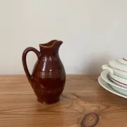 Pichet vase vintage en grès du Berry émaillé brun – décor géométrique