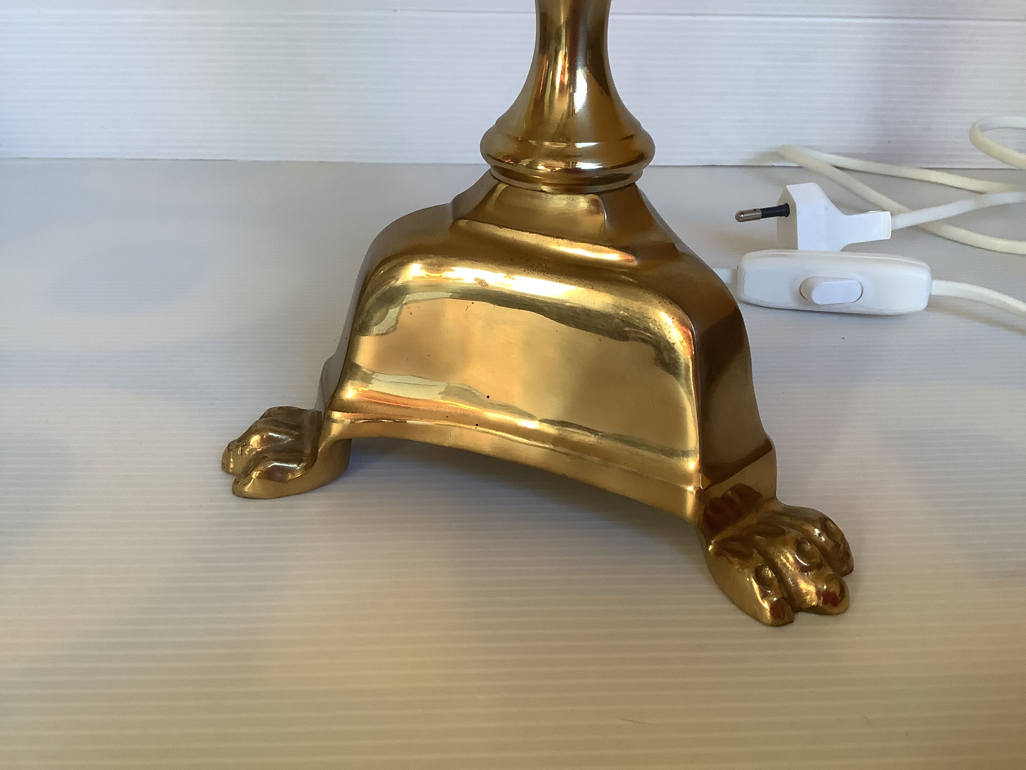Brass lamp with lion claw feet Italy