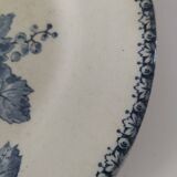 Duo of Gien plates, Groseilles model