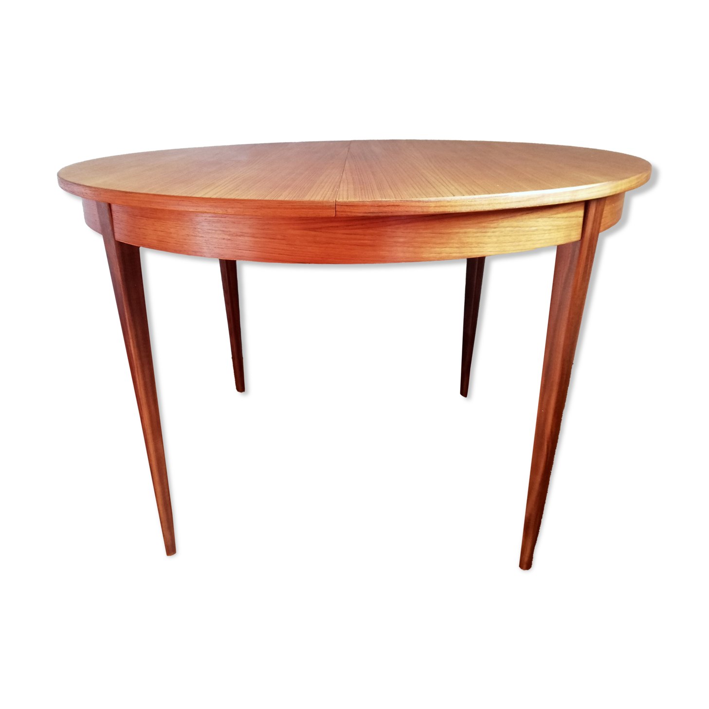 Scandinavian extendable renovated round table