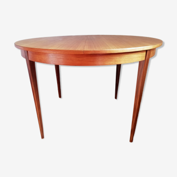 Scandinavian extendable renovated round table