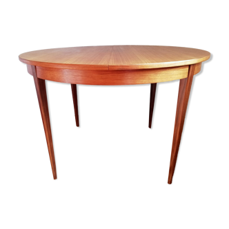Scandinavian extendable renovated round table