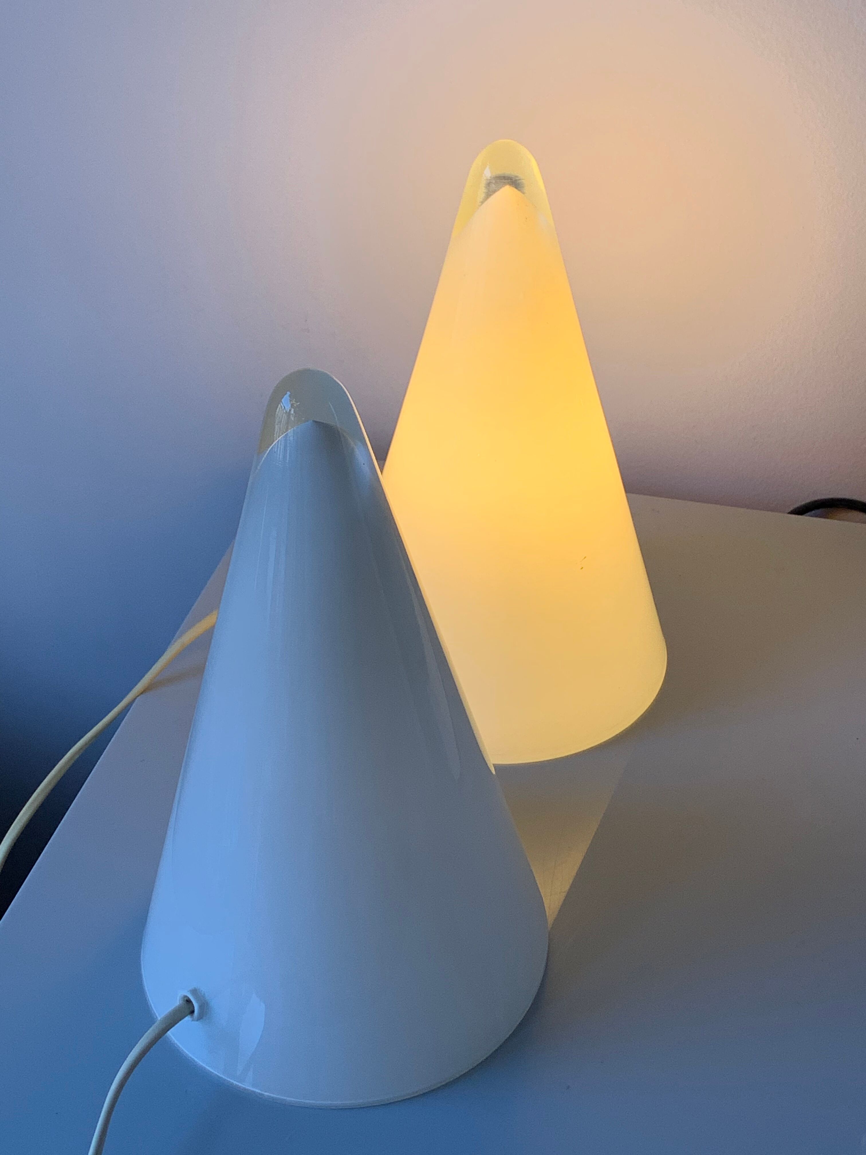 Sce & Habitat - Pair of lamps "Teepee" White vintage glass 1980s memphis