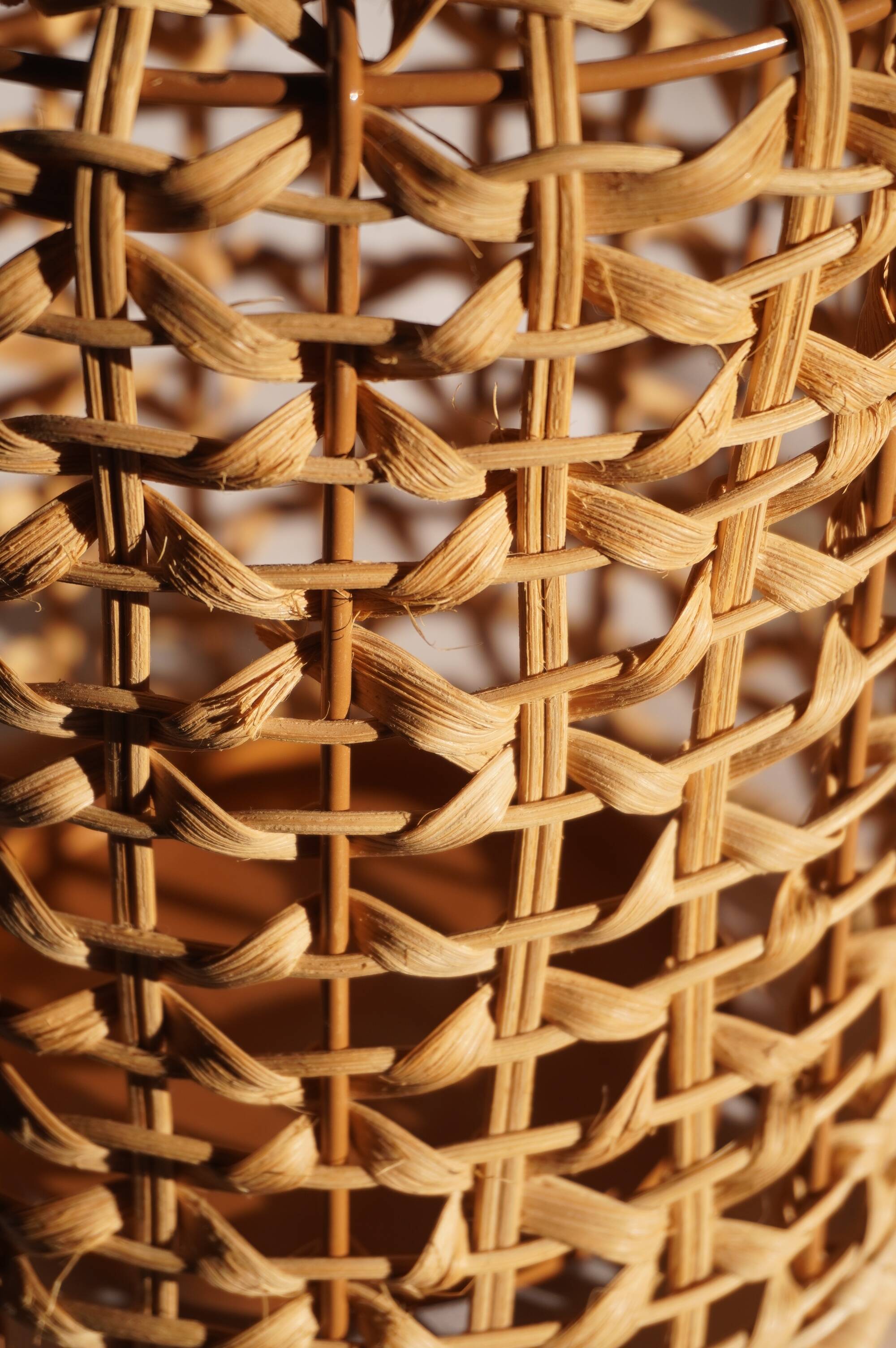 Wicker lantern / candle holder, metal frame