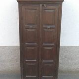 Ancienne armoire en bois foncée