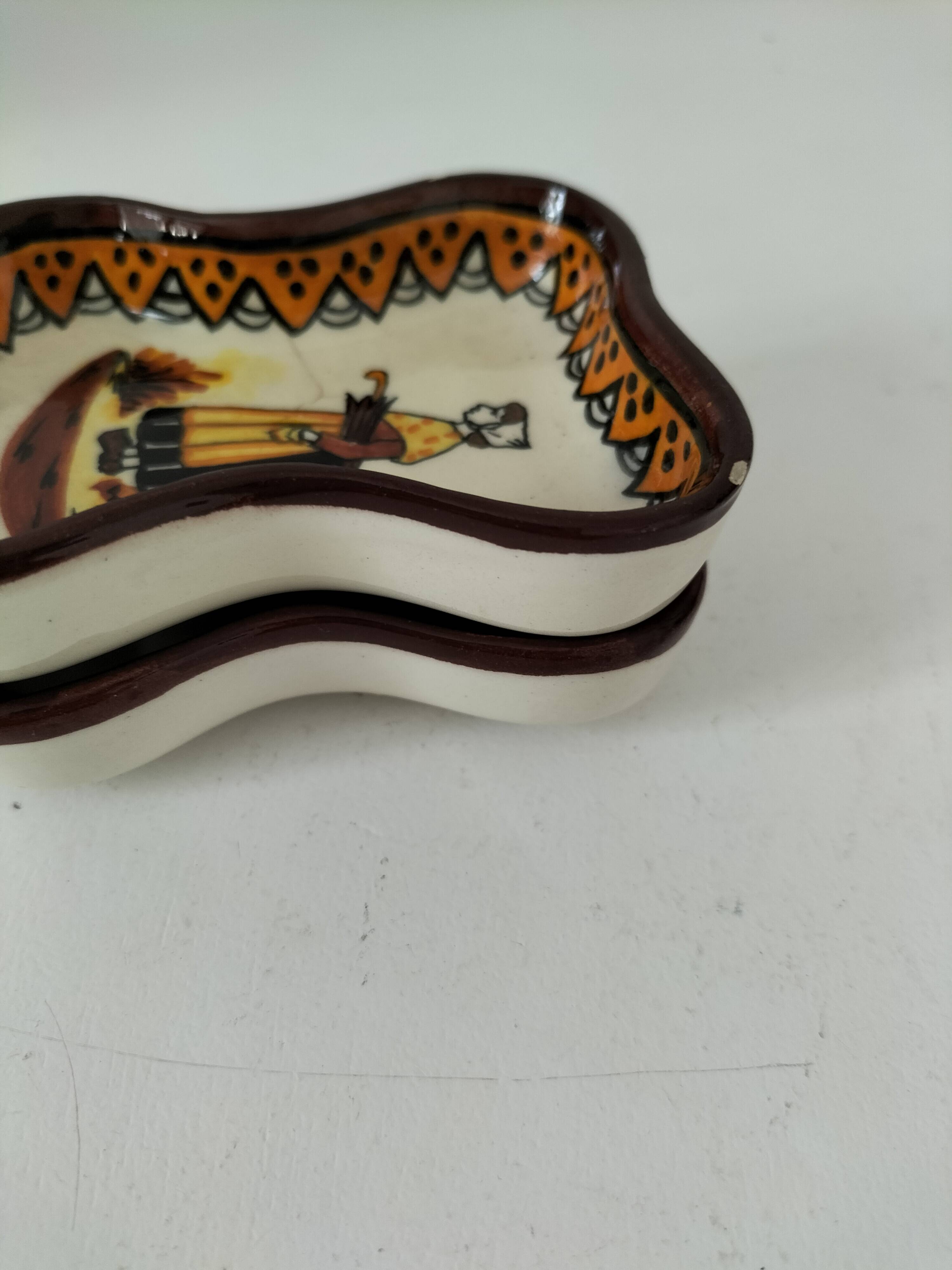 Pair of Henriot Quimper pocket emptiers model 137 – personalized Breton decor