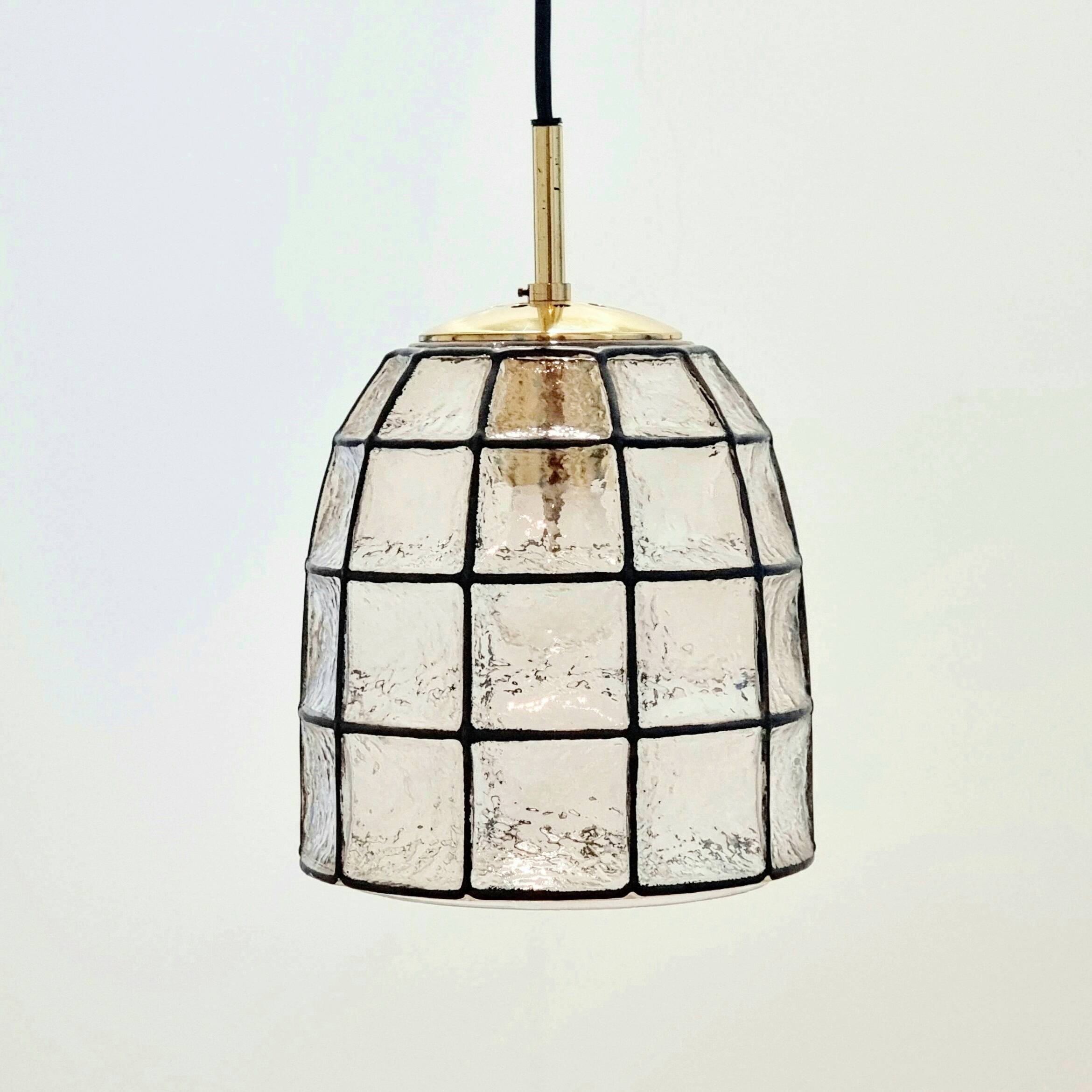 Suspension/luminaire en verre de style mid-century moderne de Limburg, Allemagne, années 1960.