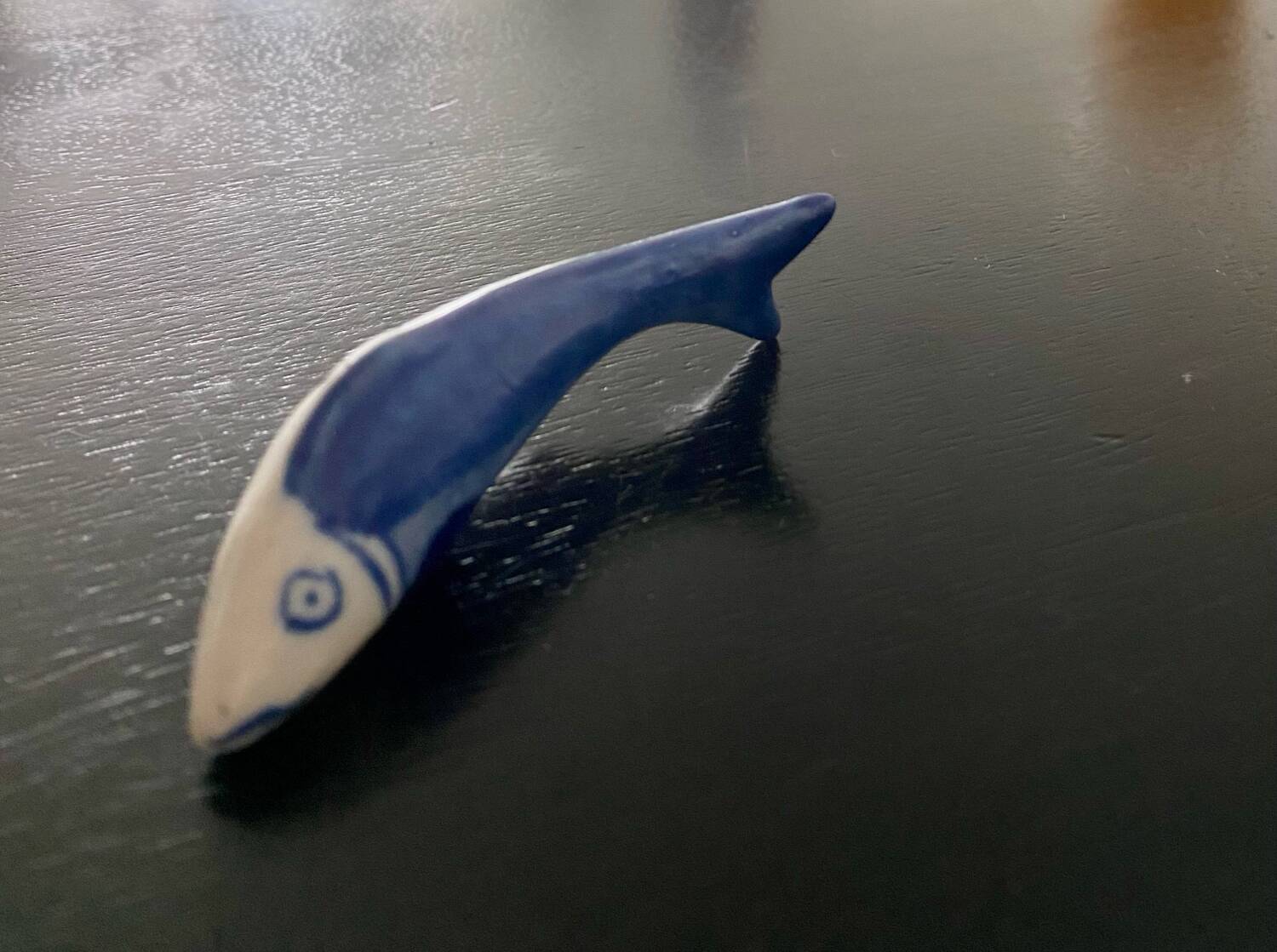 7 fish-shaped porcelain knife holders