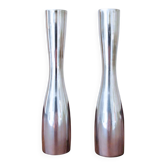 Paire de bougeoirs minimalistes en aluminium style Erika Pekkar