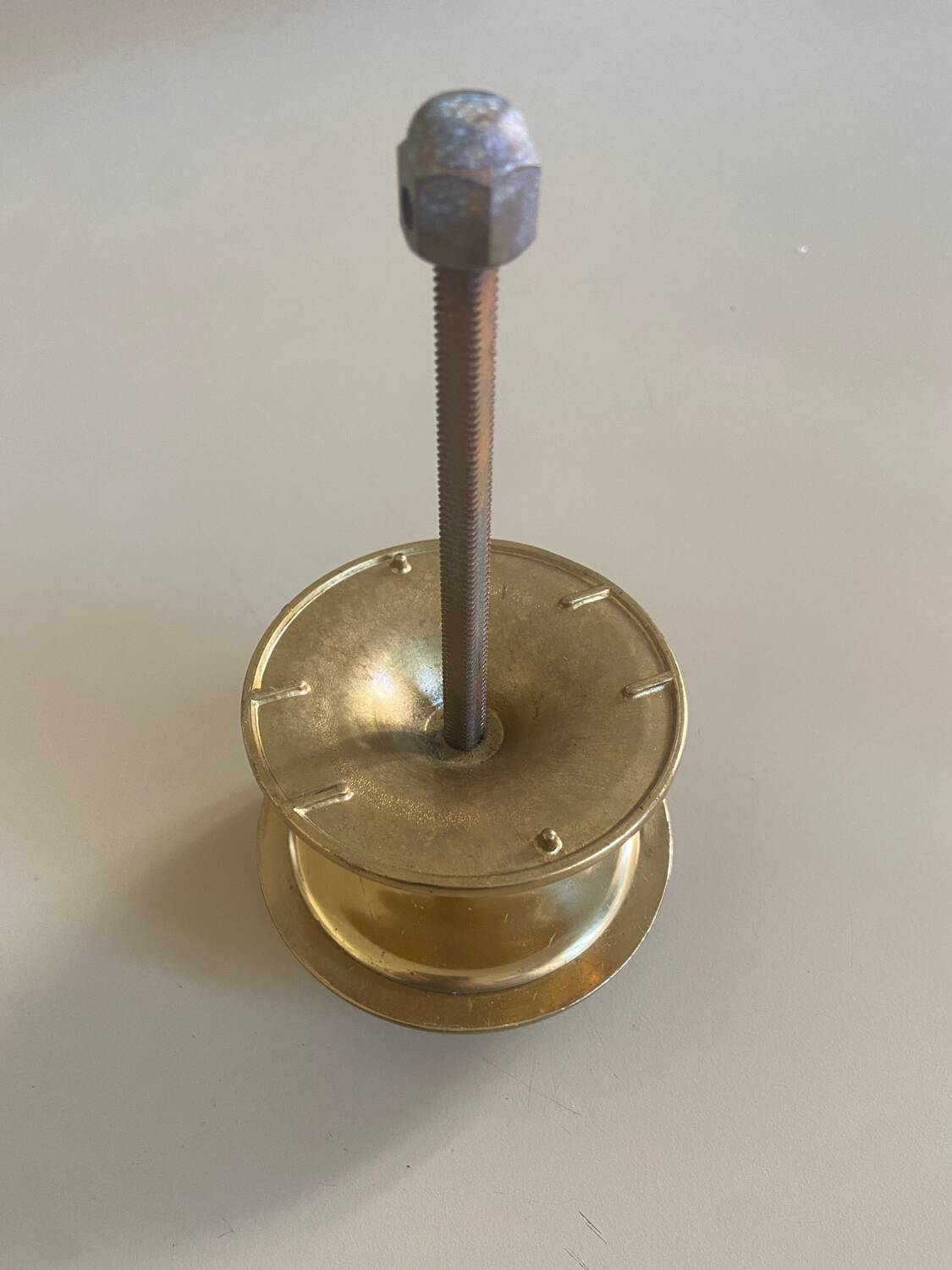 Entrance door pull handle in solid brass