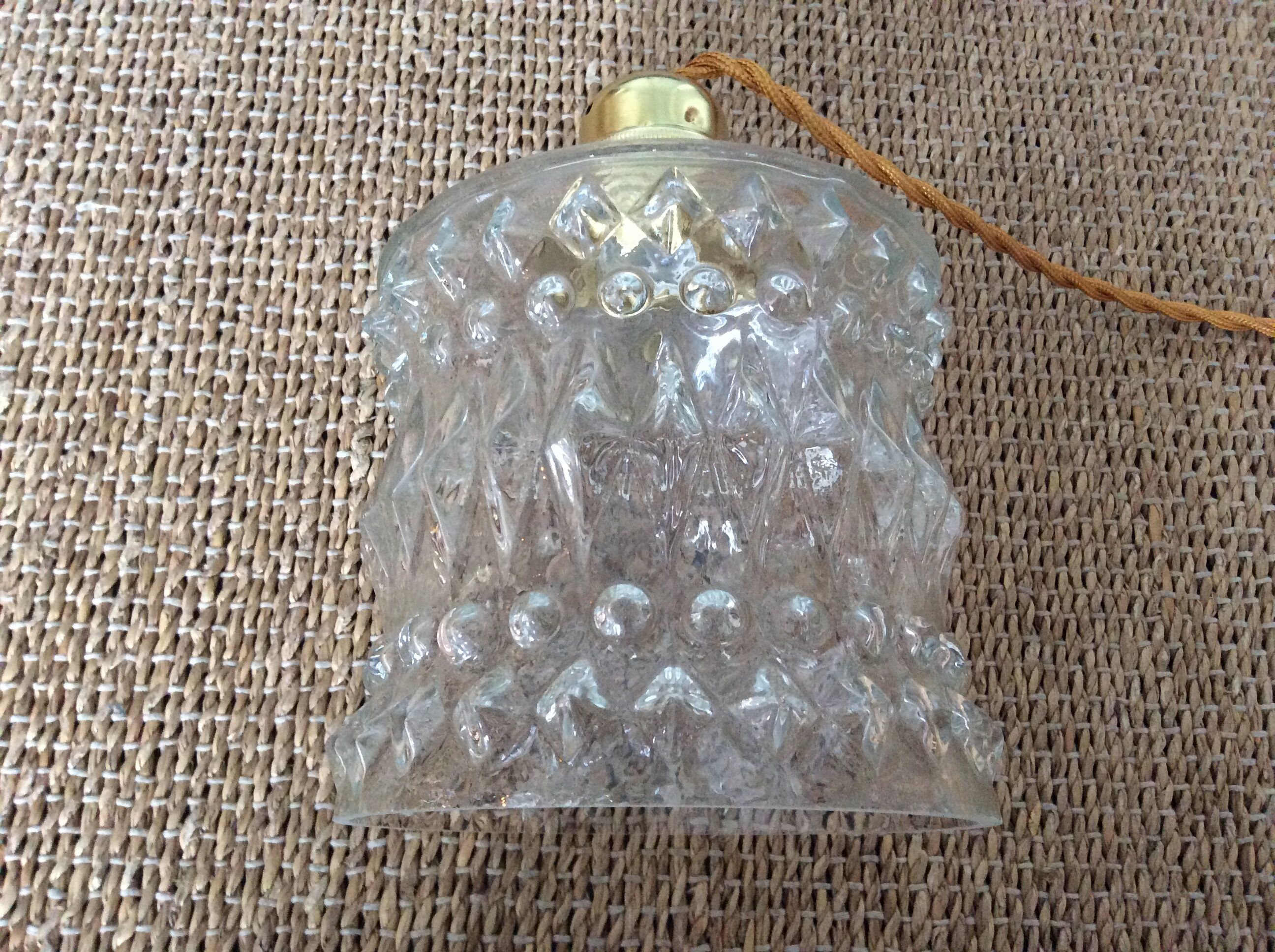 Glass globe suspension