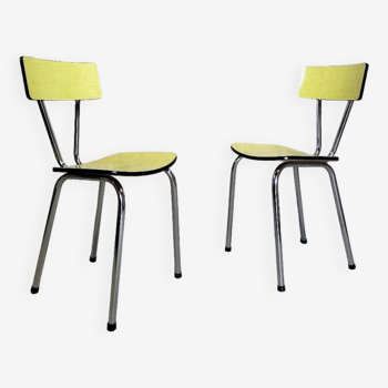 Paire de chaises en formica jaune.