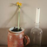Terracotta pot with rounded handle