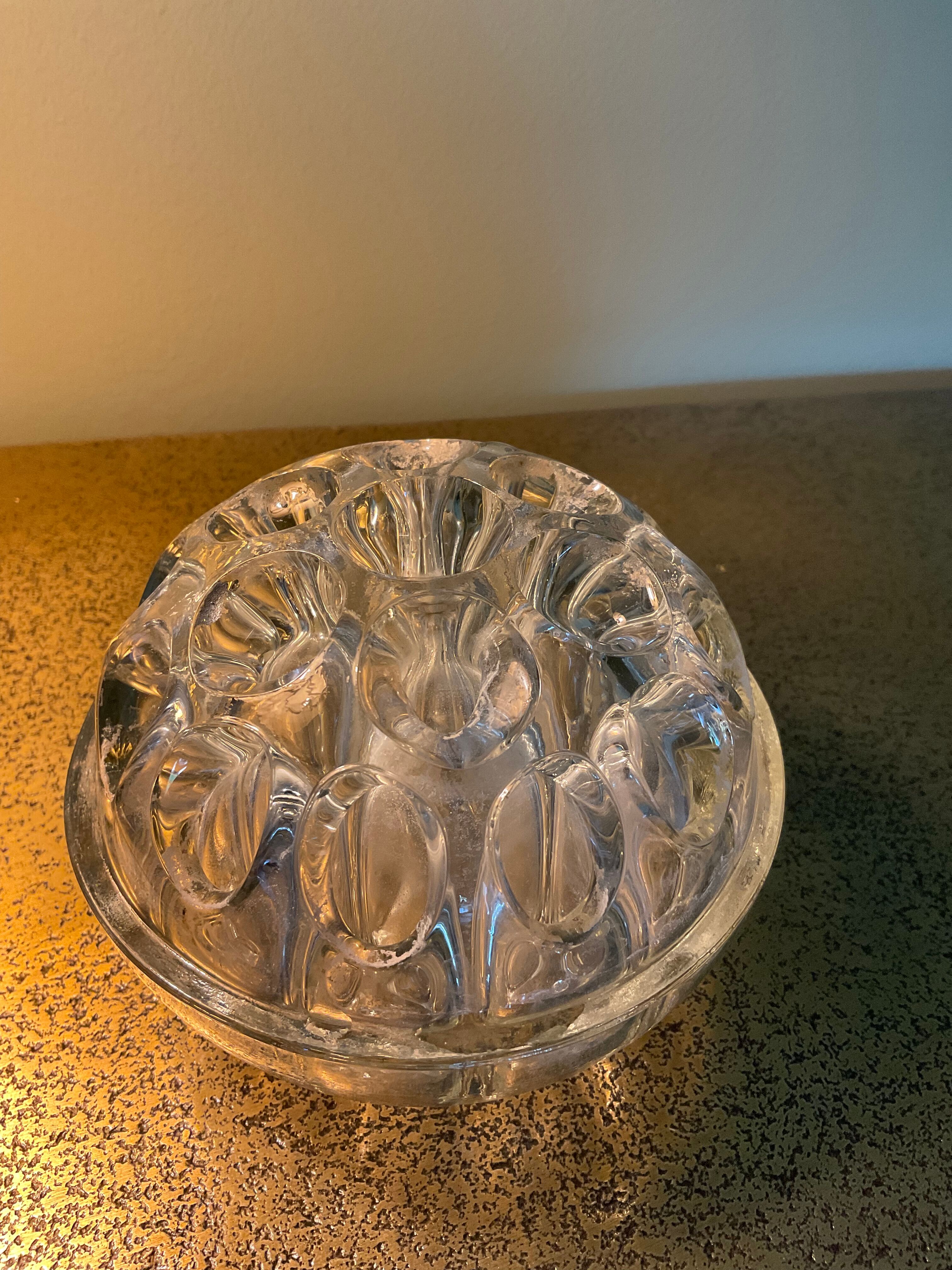 Pique fleurs Vintage . En verre