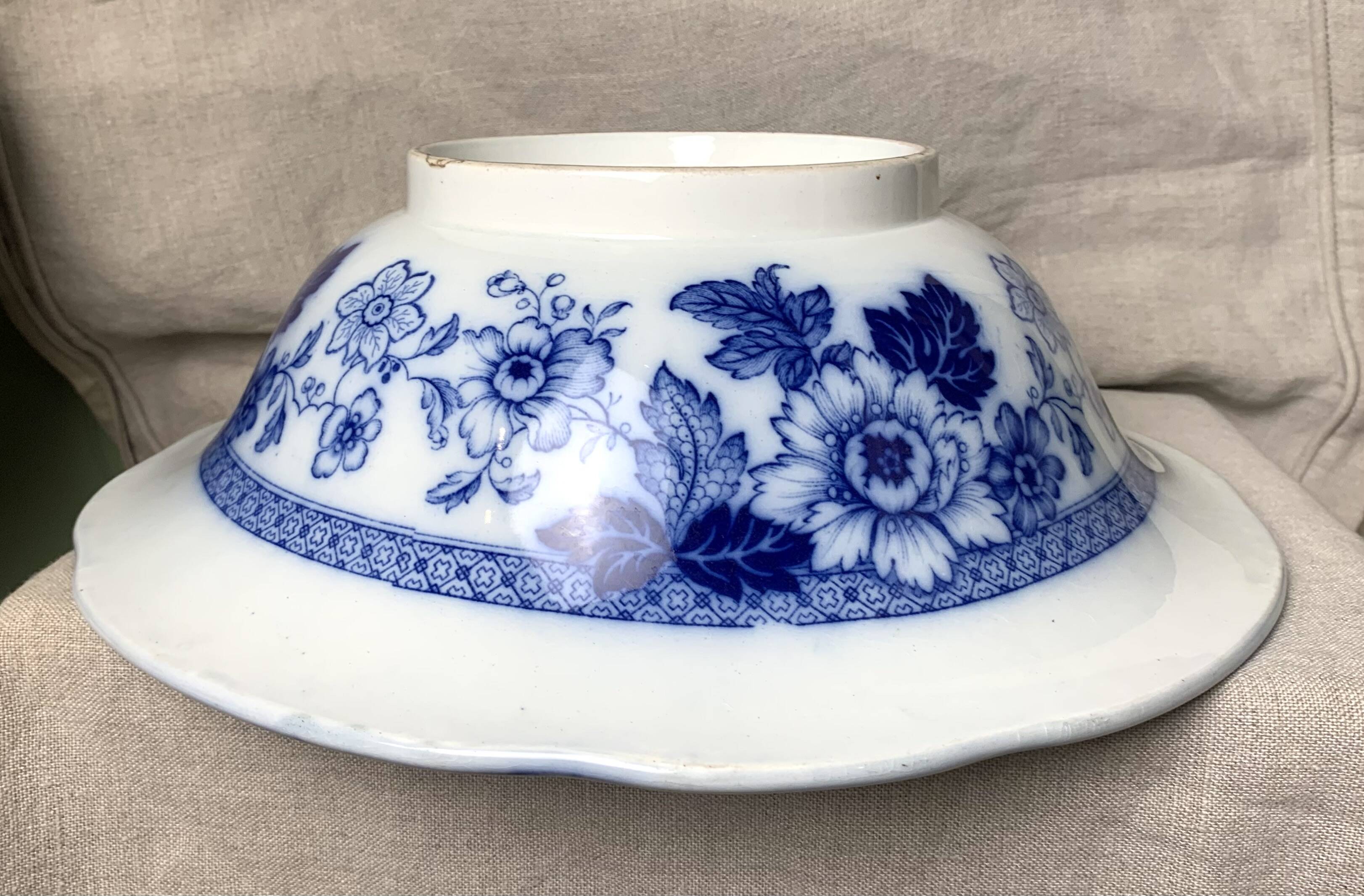 Plat creux, saladier Wedgwood