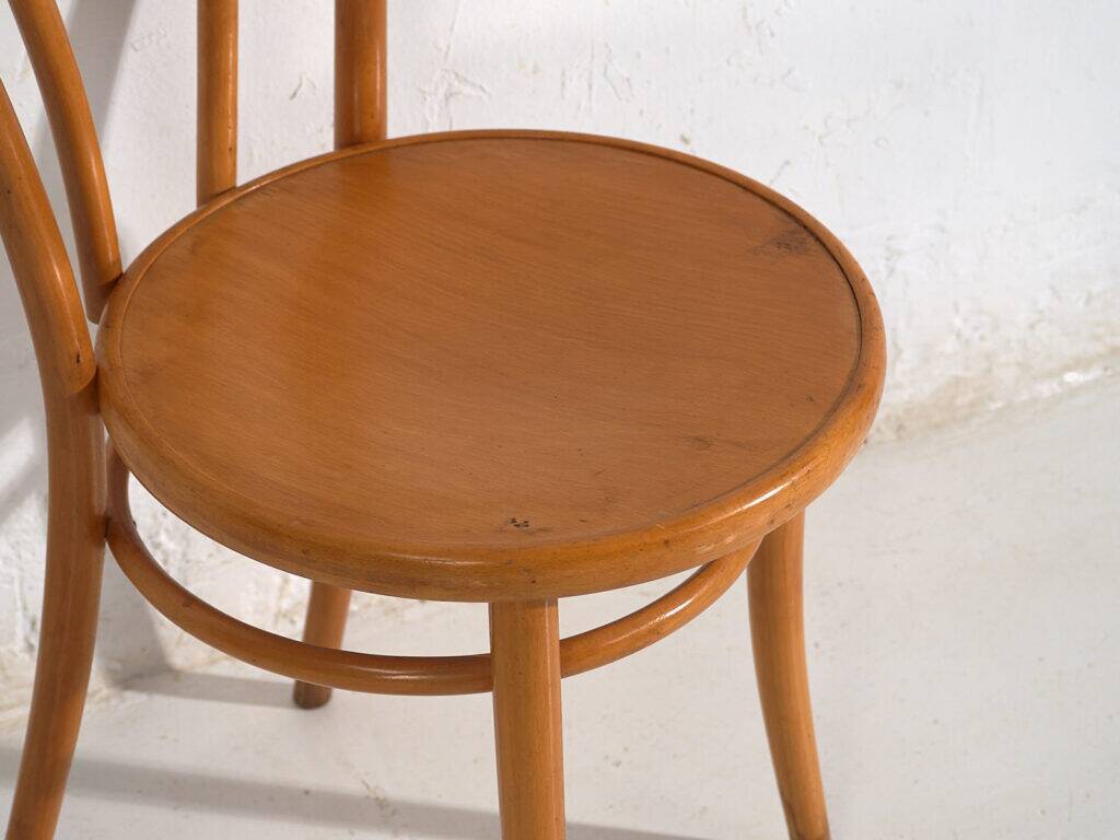 Vintage dining chairs Thonet / TON (c.1920-1950). Set of 8 pieces.