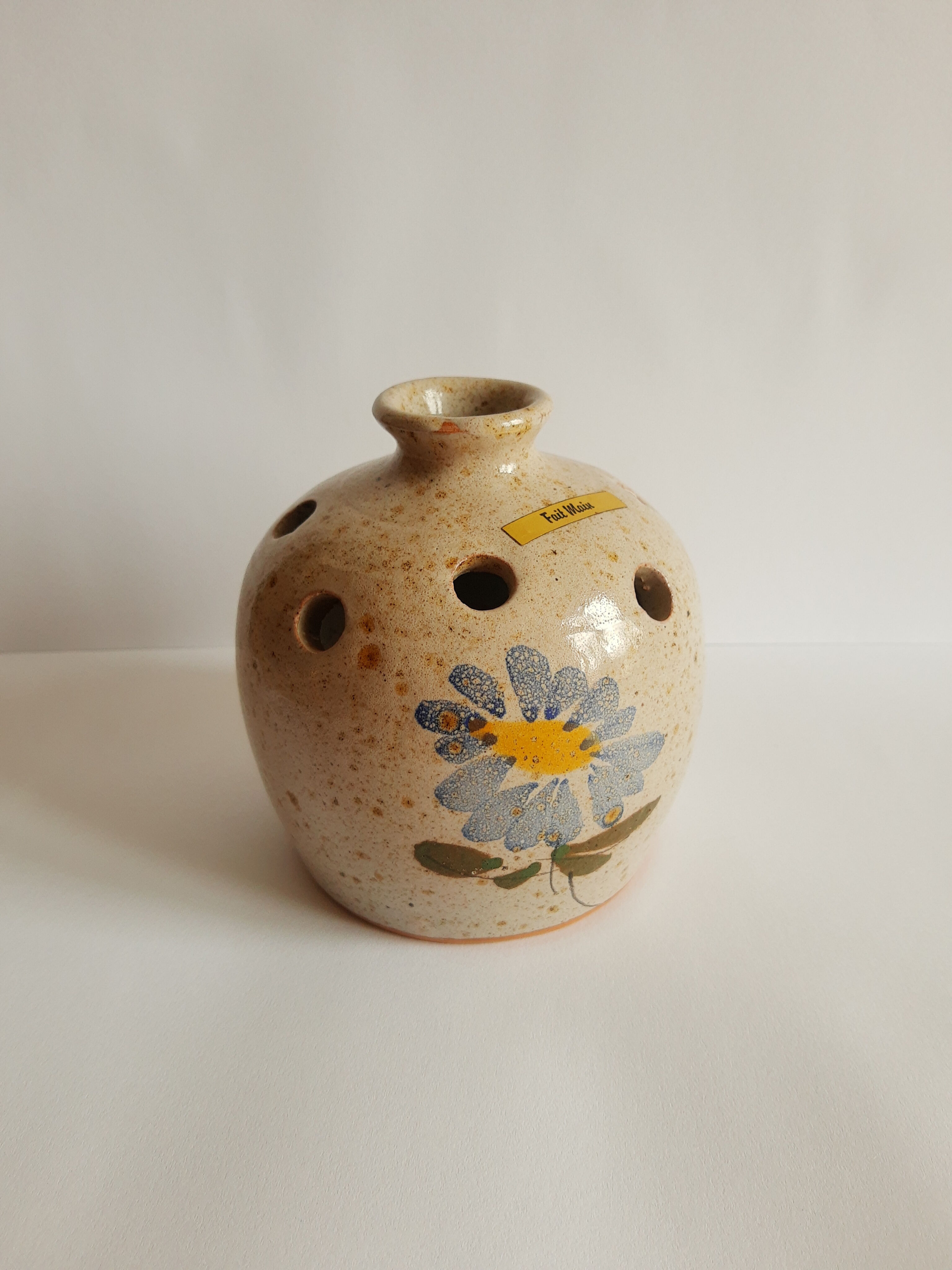Vase pique flowers in terracotta - vintage