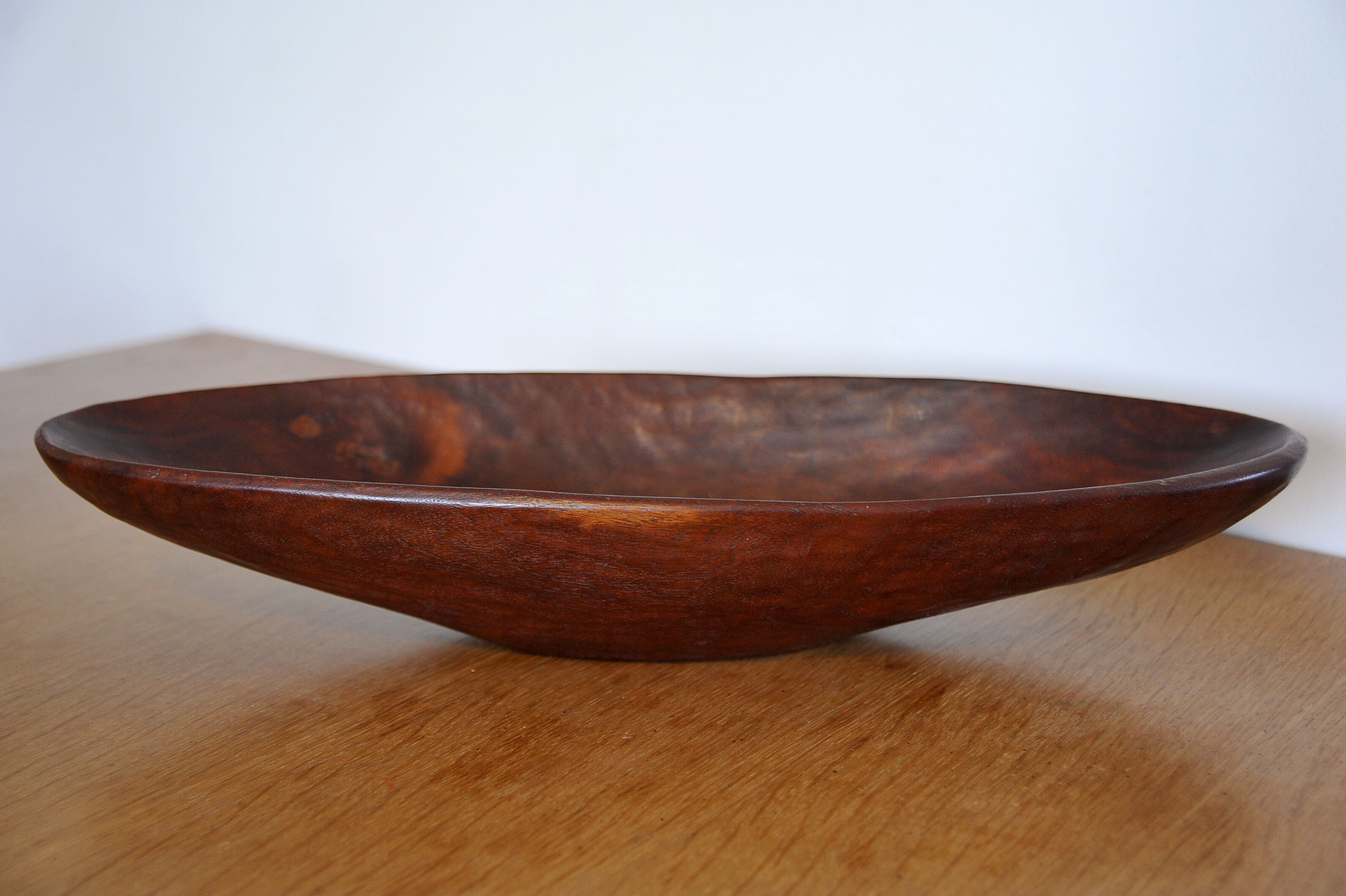 Grand coupe oblongue in mahogany west africa, circa 1970