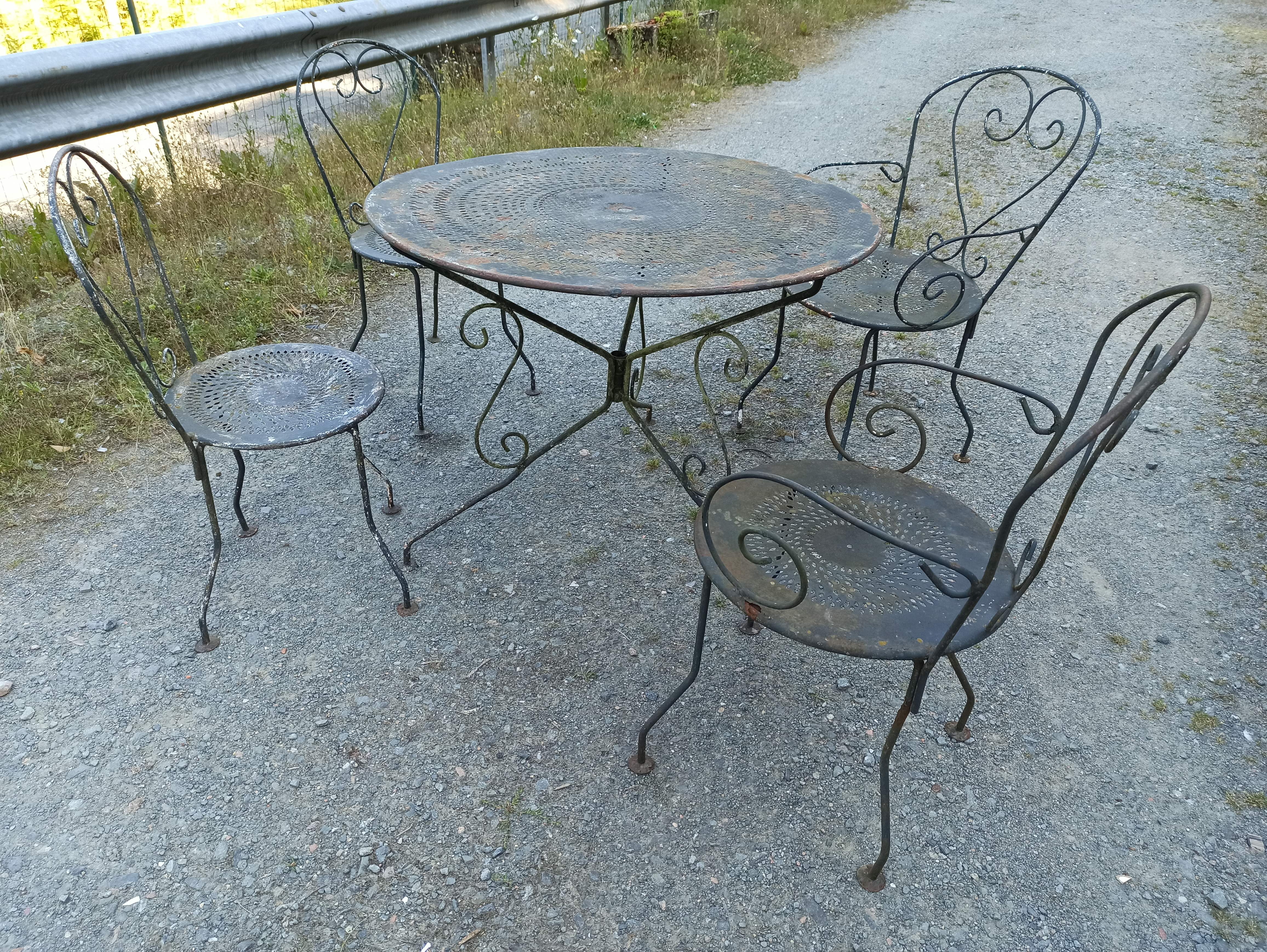 Iron garden furniture armchairs chairs round table