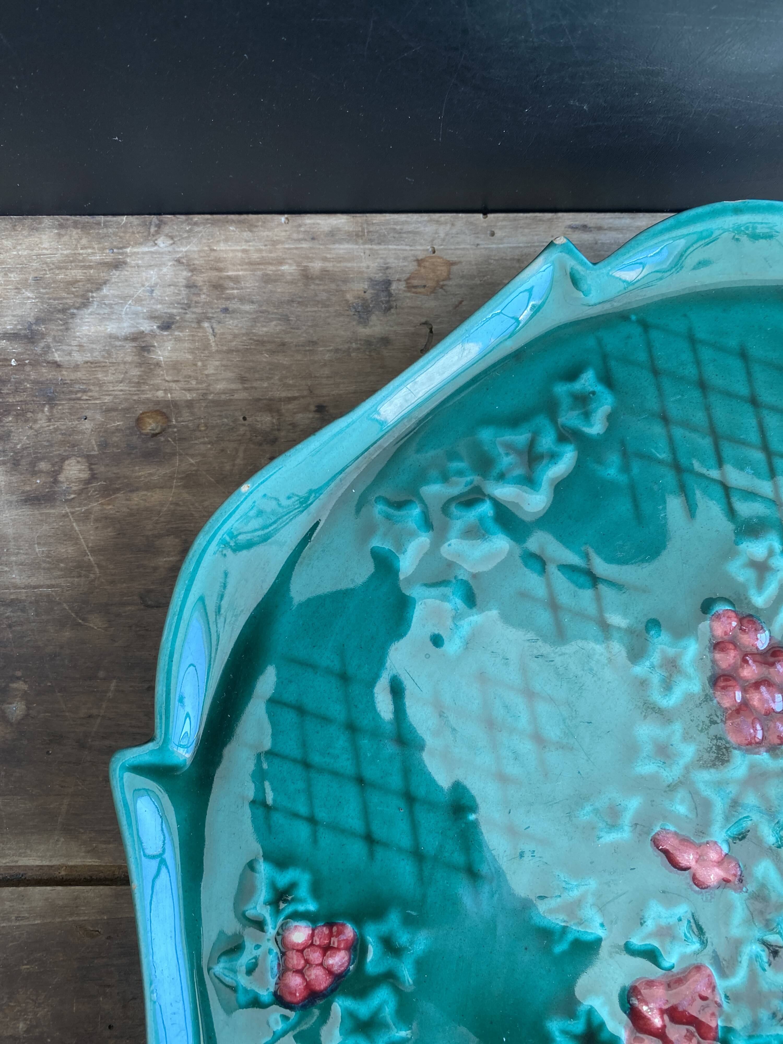 Vintage ceramic pie dish – Signed C.V. 471