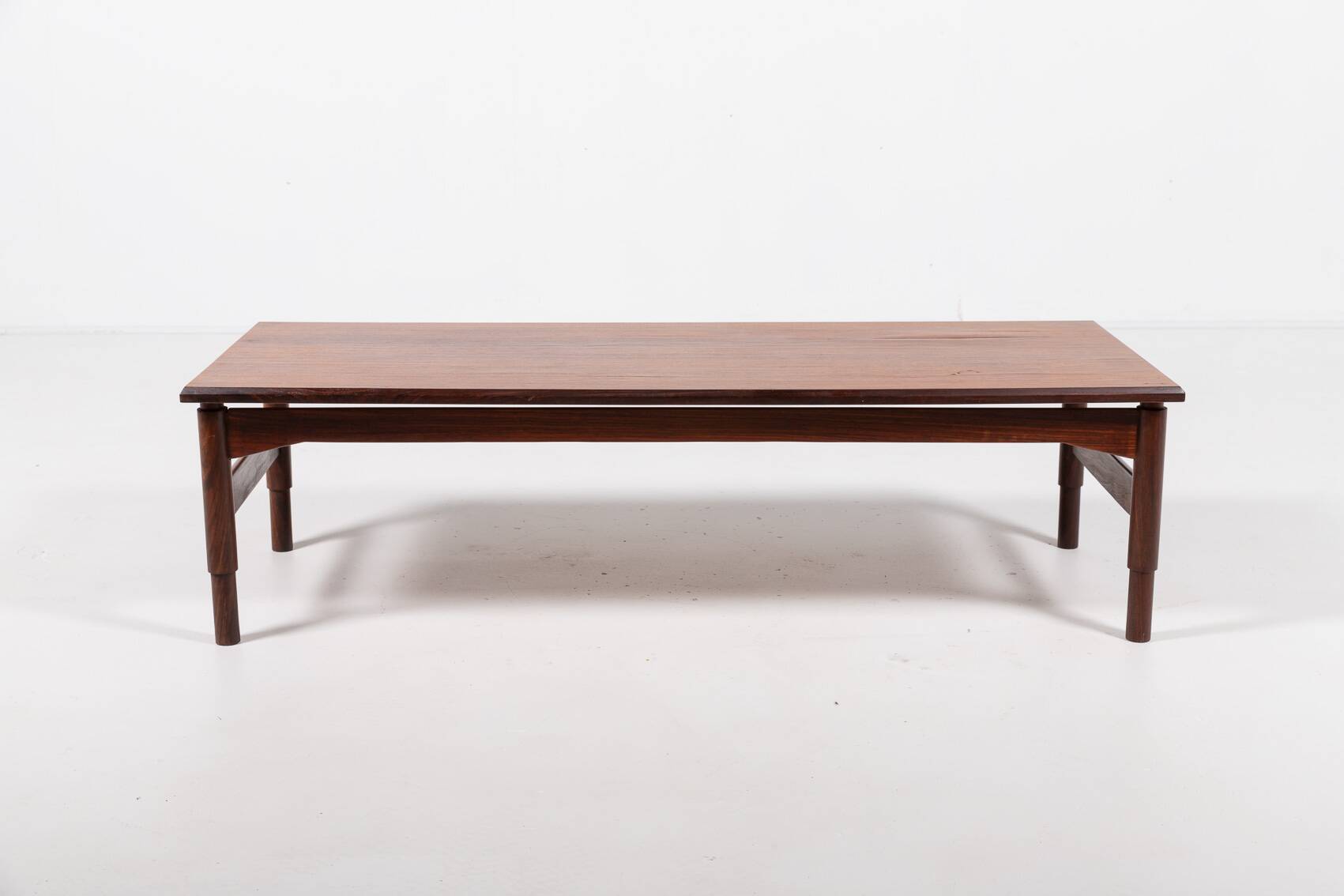 Vintage spectacular veneer coffee table from Saporiti, 1960’s Italy