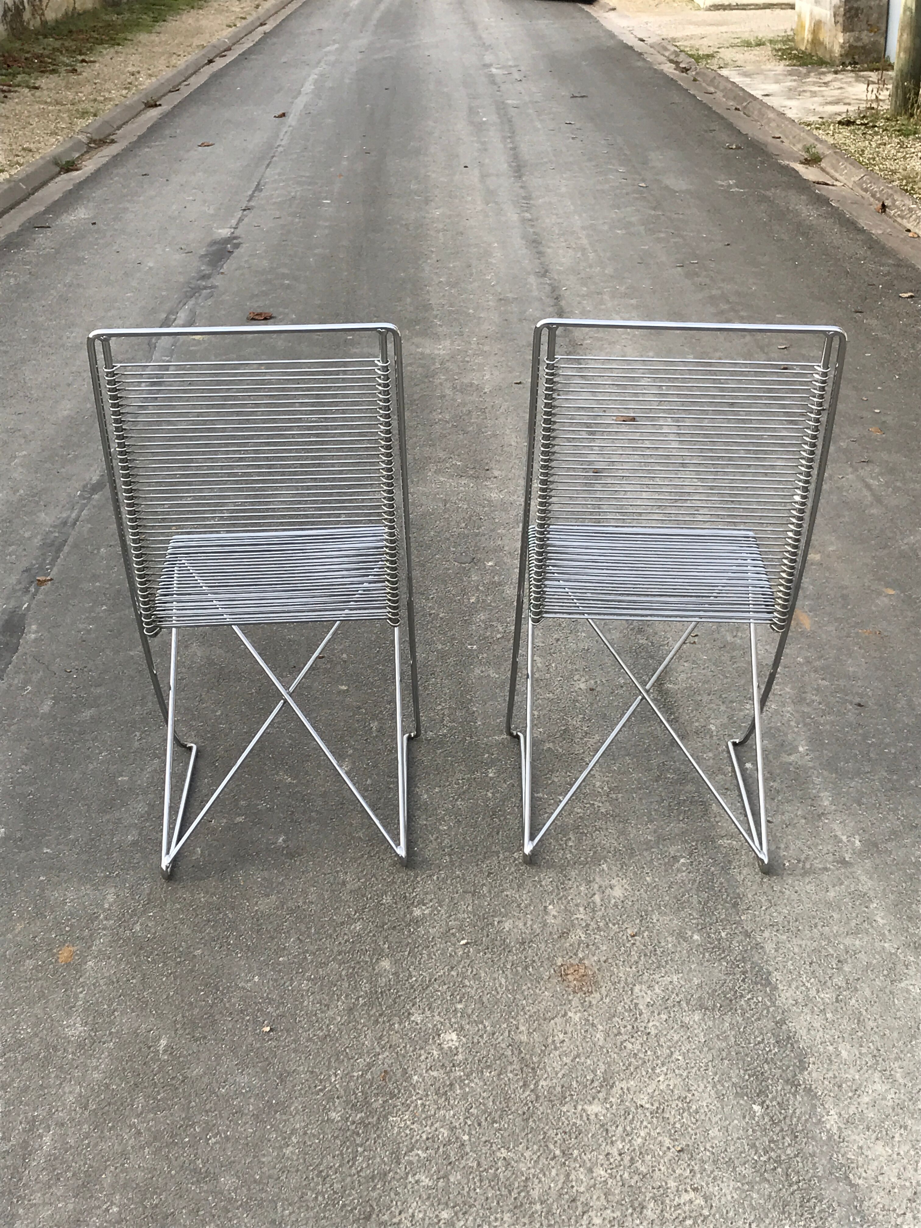 Paire de chaises Wire Till Behrens design annees 80