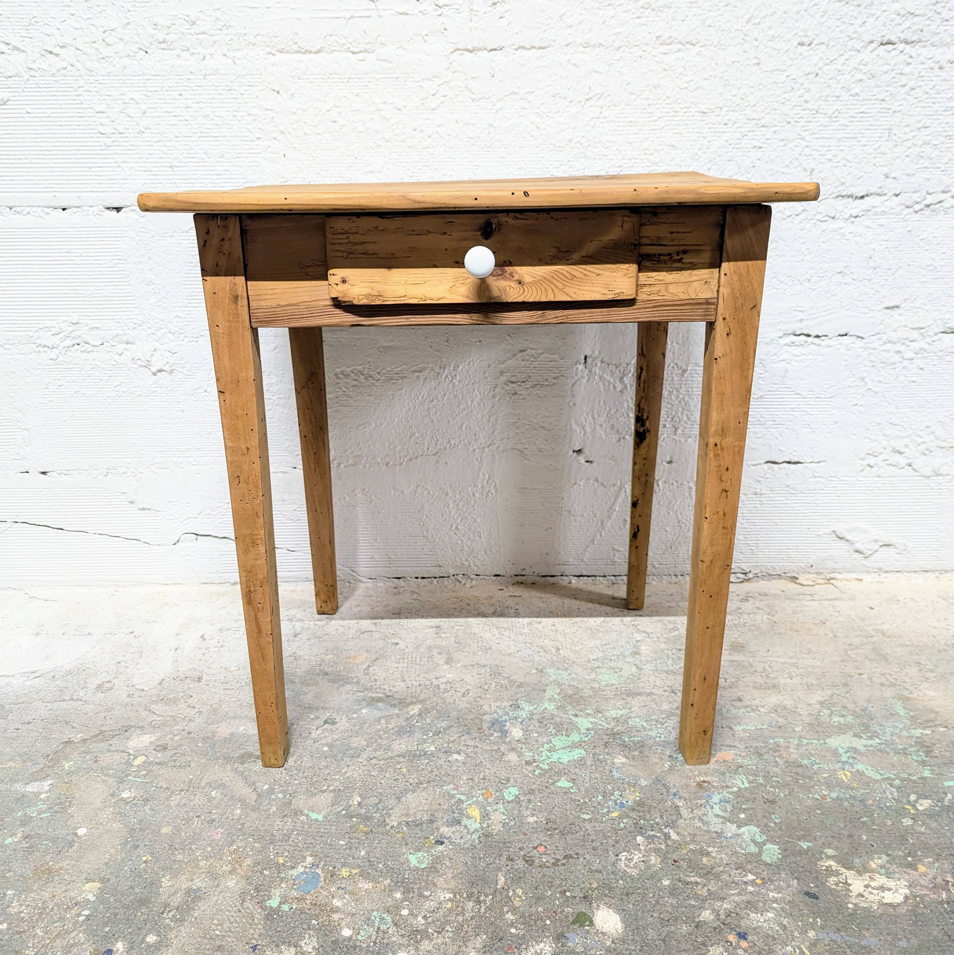 Petite table de ferme
