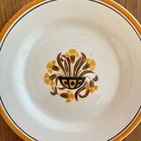 2 flat ironware plates Oeillets, Creil and Montereau