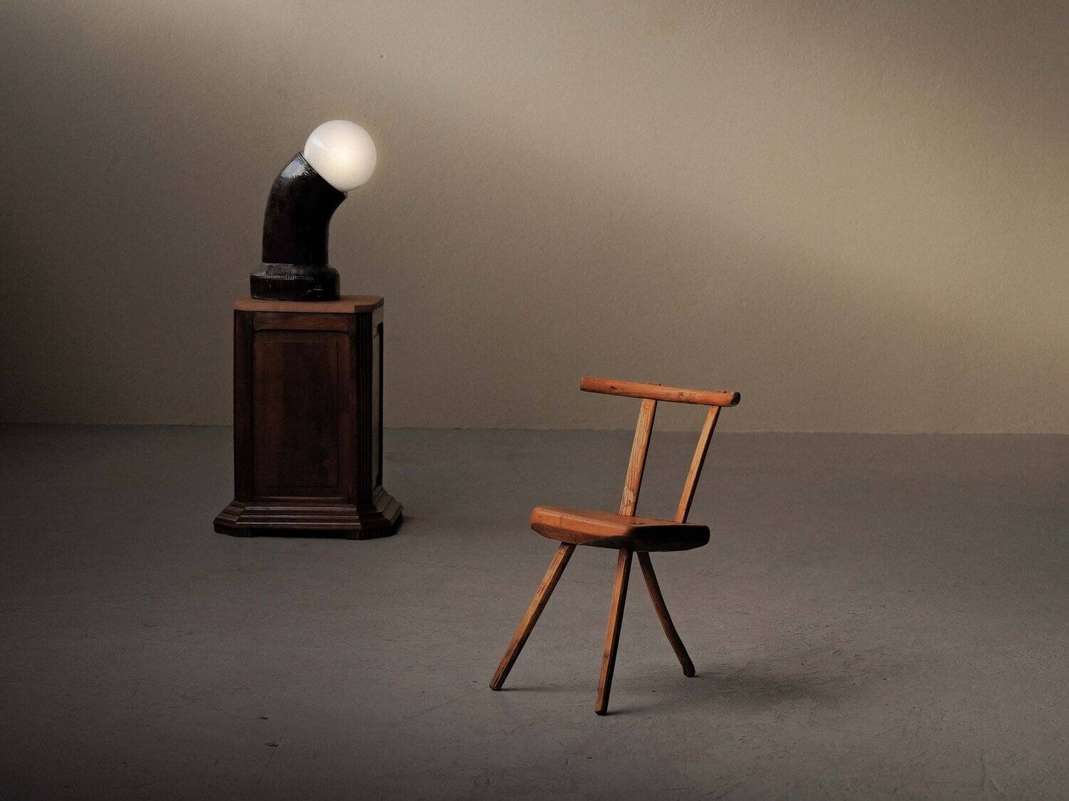 Small alpine chair in solid pine, folk art, early 20th century.