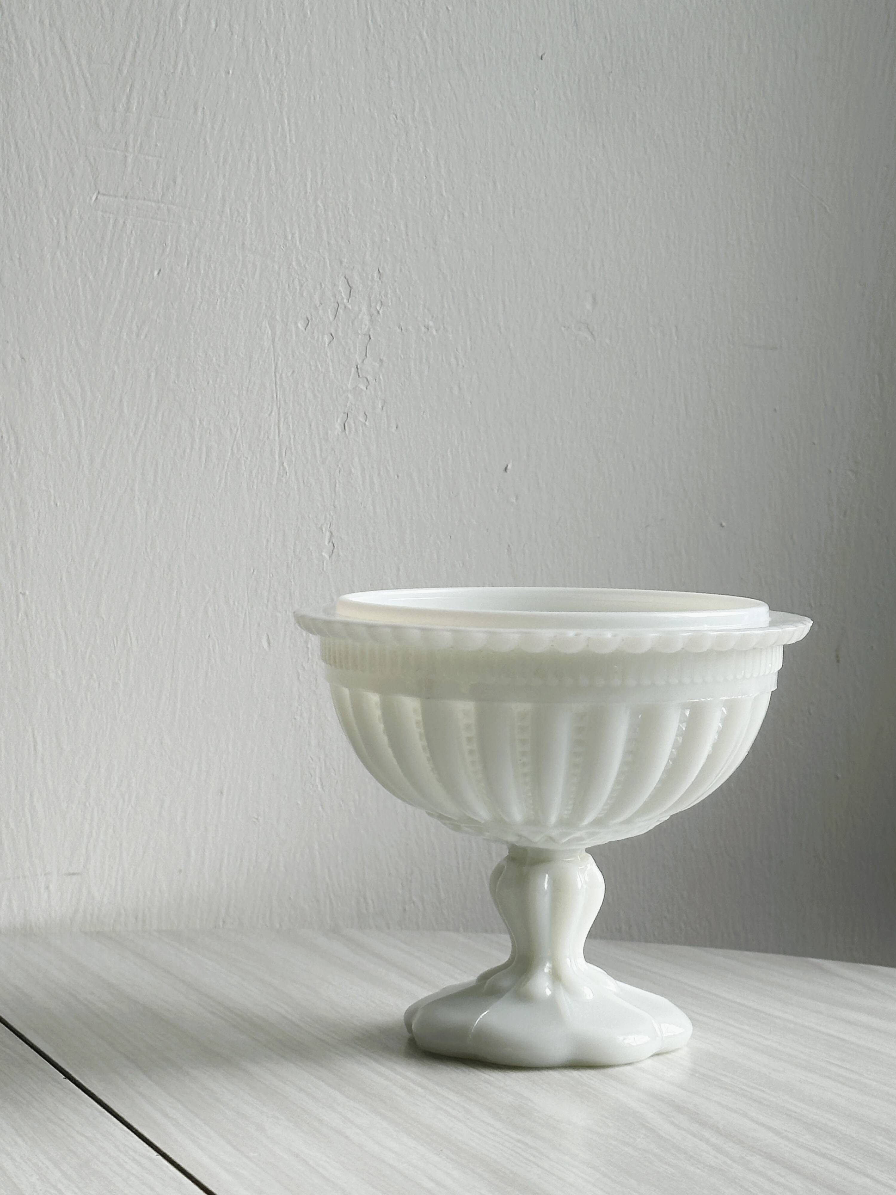 Footed cup, candy box with white opaline lid