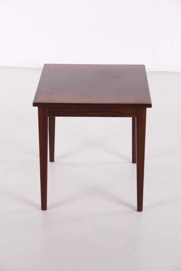 table D'appoint De Bois De Rose Ou table D’côté Des Années 60